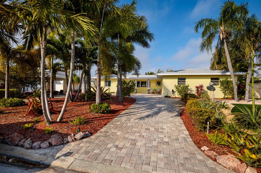 St Petersburg, Florida, 33705, United States, 3 Bedrooms Bedrooms, ,4 BathroomsBathrooms,Residential,For Sale,1793107