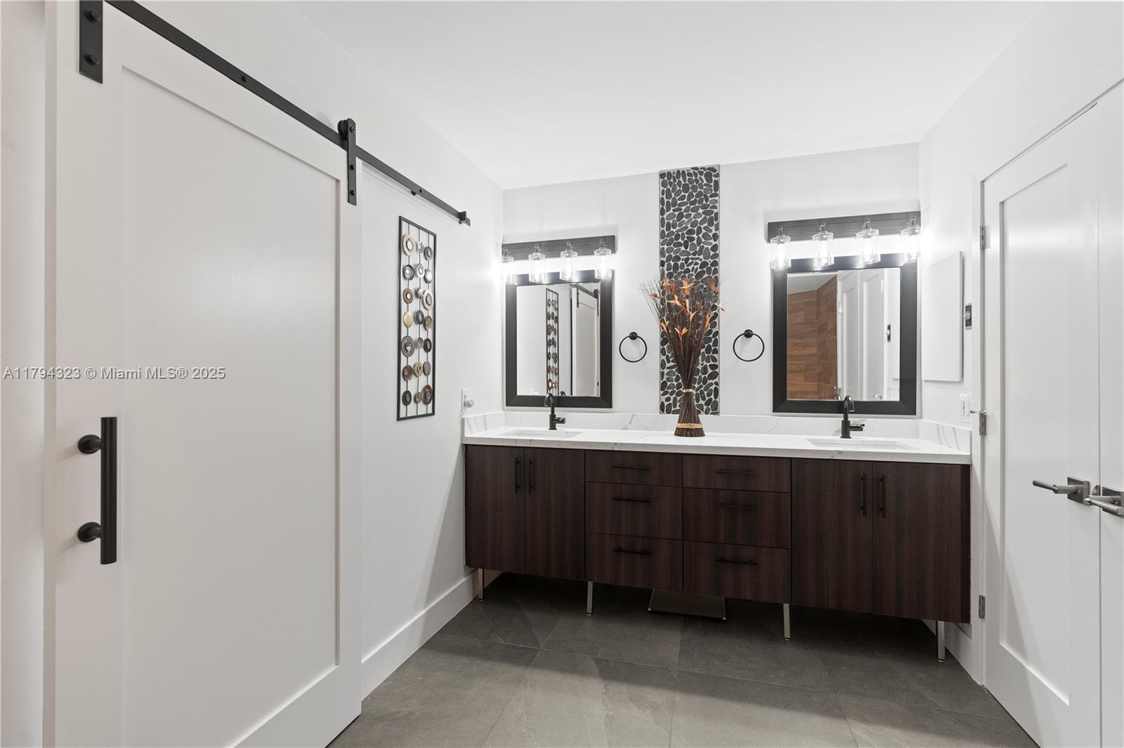 Aventura, Florida, 33180, United States, 2 Bedrooms Bedrooms, ,2 BathroomsBathrooms,Residential,For Sale,1804609