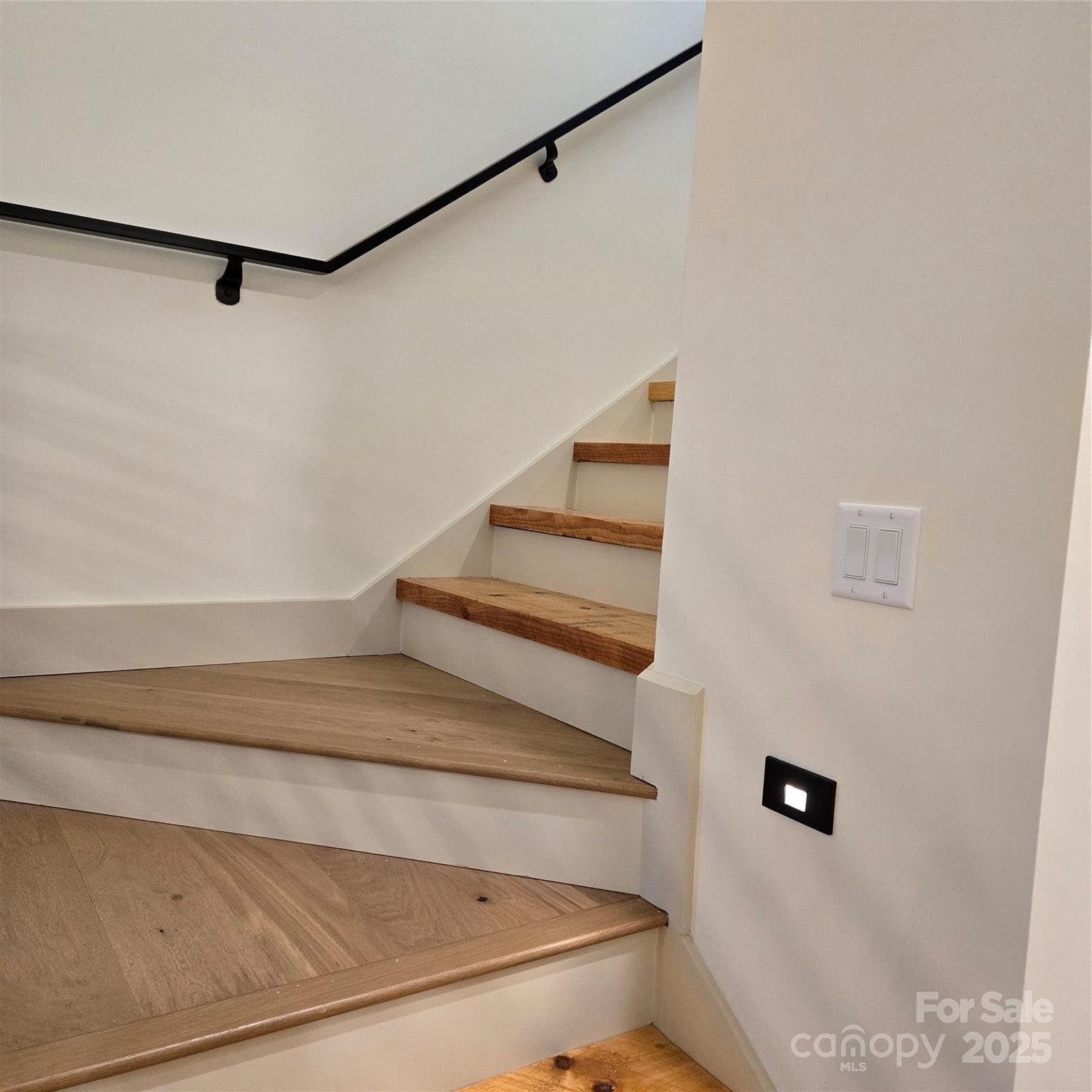 Asheville, North Carolina, 28806, United States, 4 Bedrooms Bedrooms, ,4 BathroomsBathrooms,Residential,For Sale,1837018