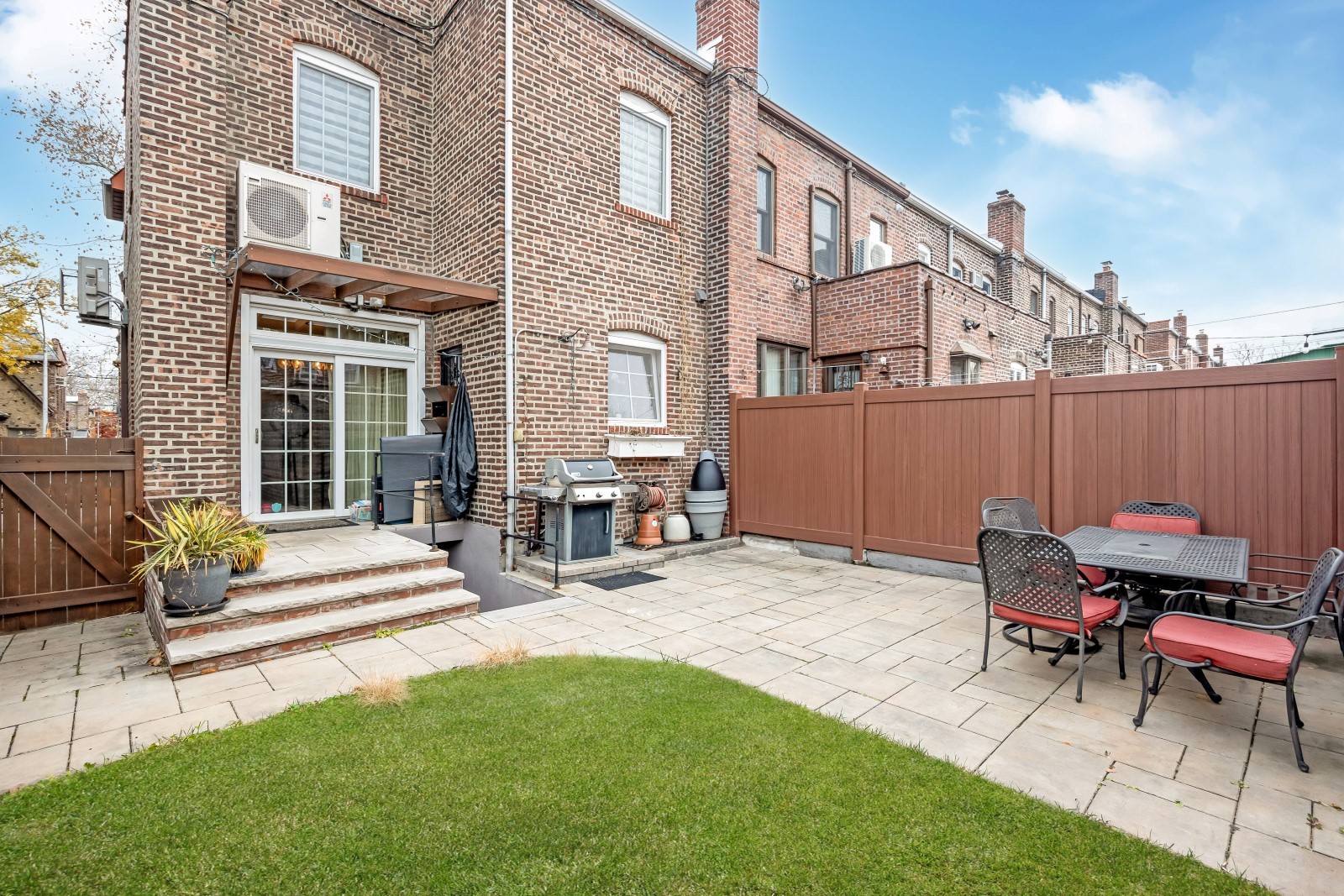 Middle Village, New York, 11379, United States, 3 Bedrooms Bedrooms, ,2 BathroomsBathrooms,Residential,For Sale,2001755