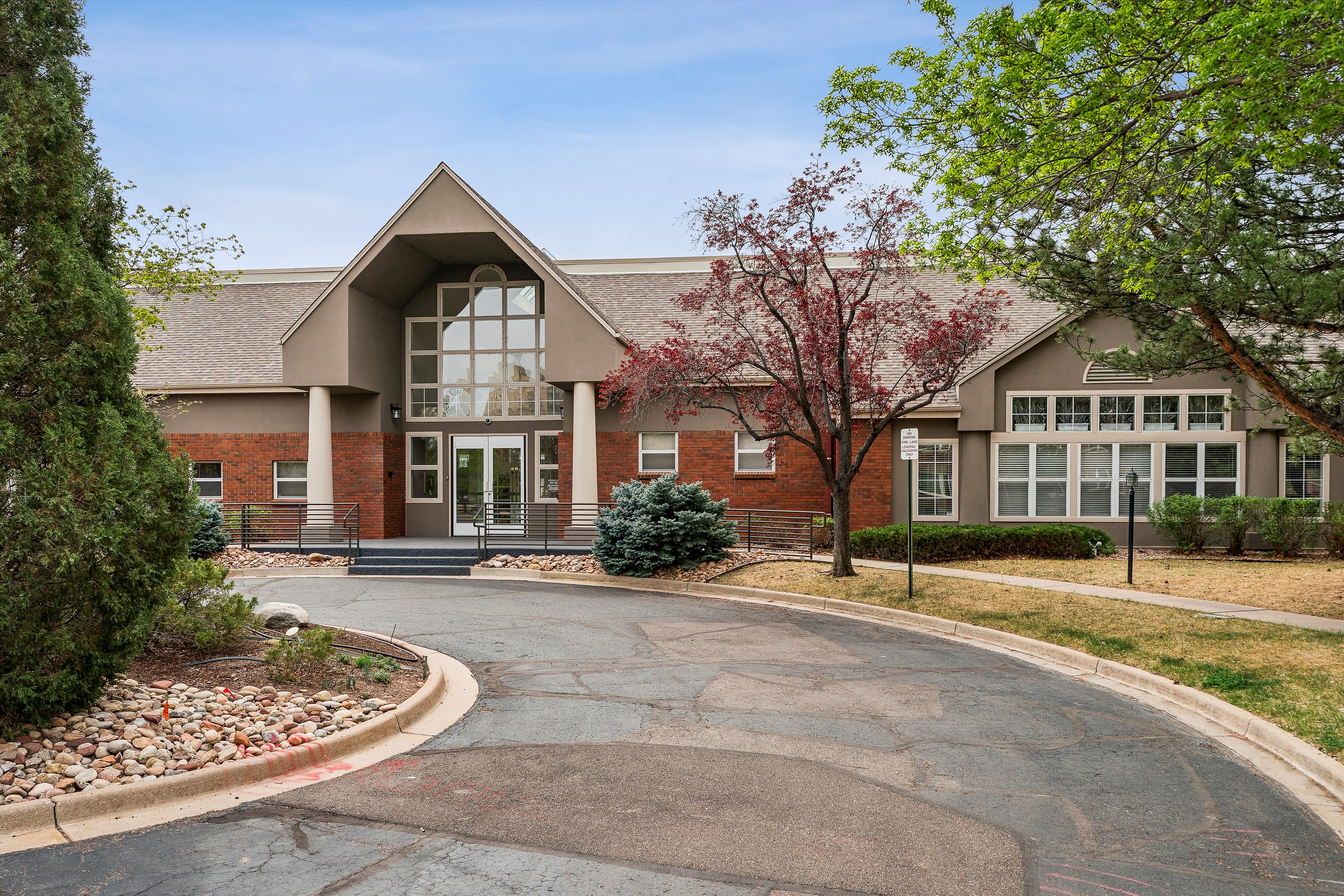  First Floor Corner Unit Condo in 55+ Centennial at Riverwalk in Littleton - 物件實景