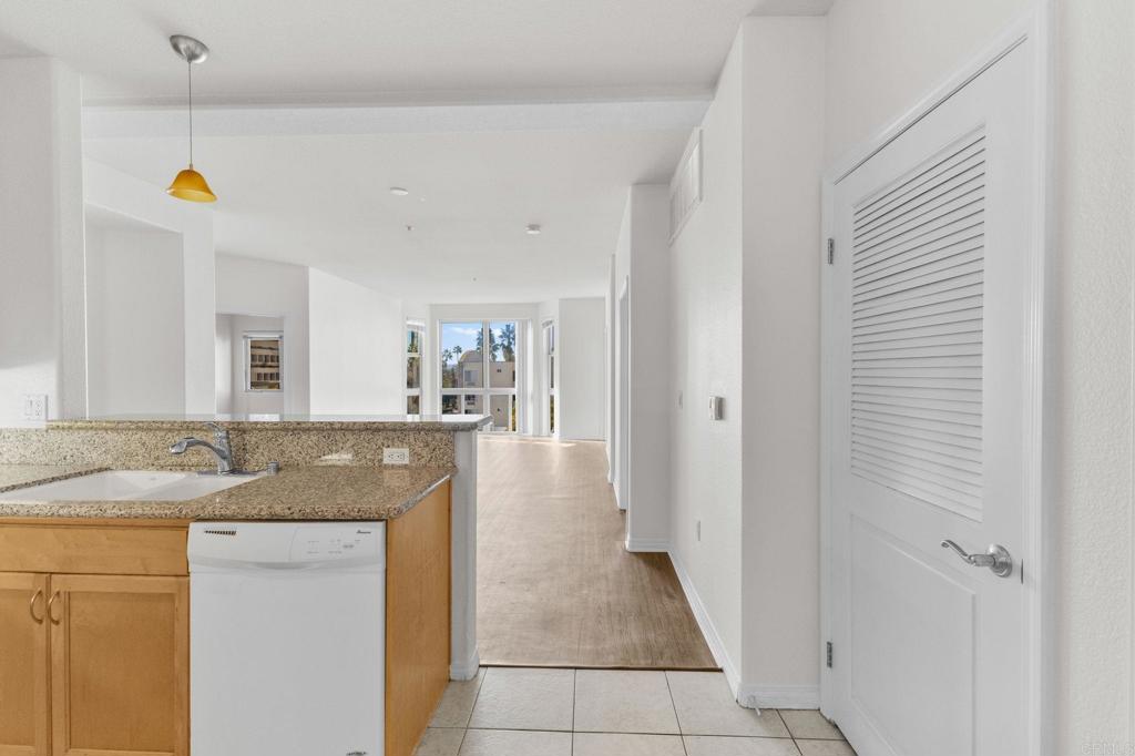 San Diego, California, 92101, United States, 2 Bedrooms Bedrooms, ,2 BathroomsBathrooms,Residential,For Sale,2005921