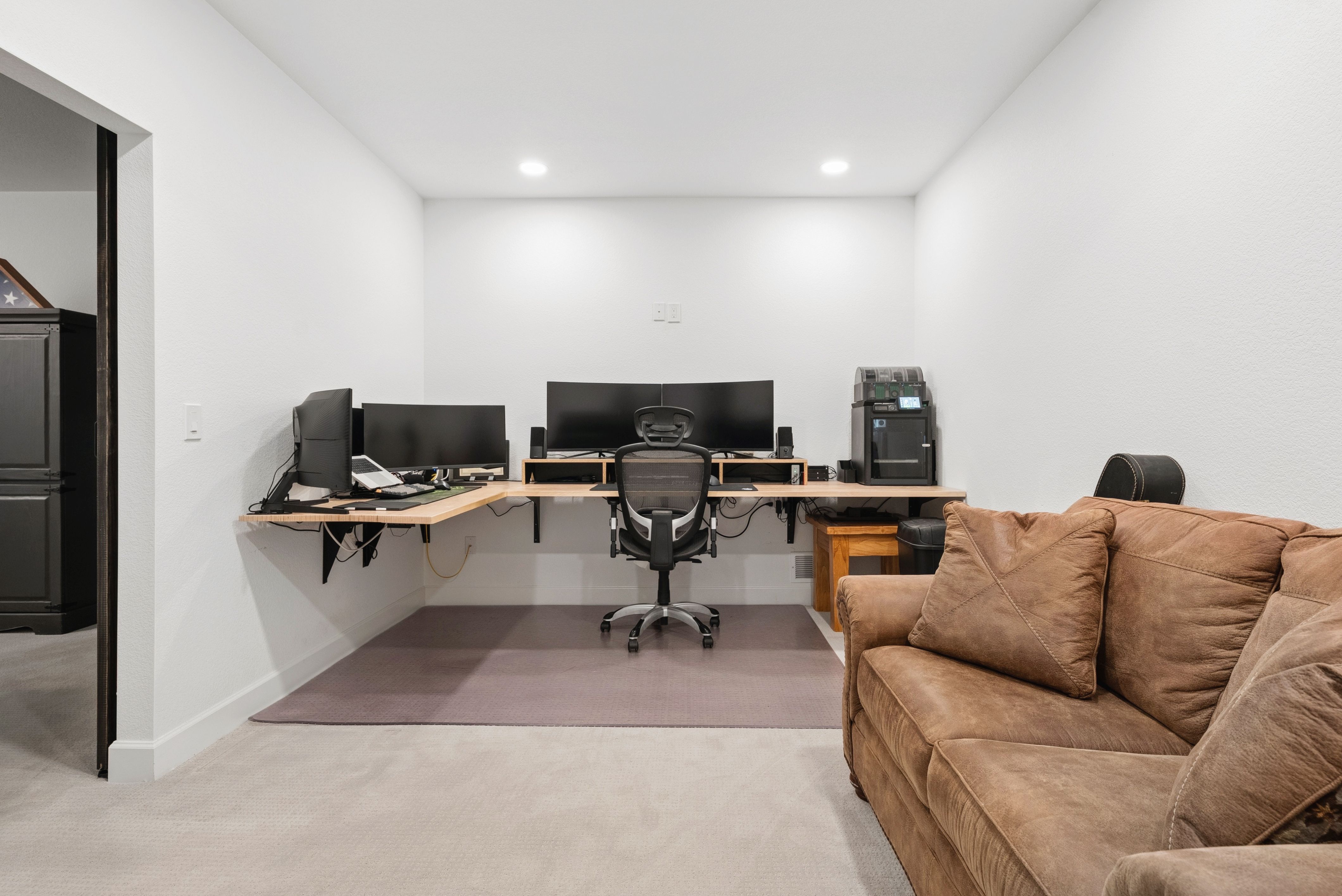  Newer construction, thoughtful design, and beautifully scaled spaces - 物件實景