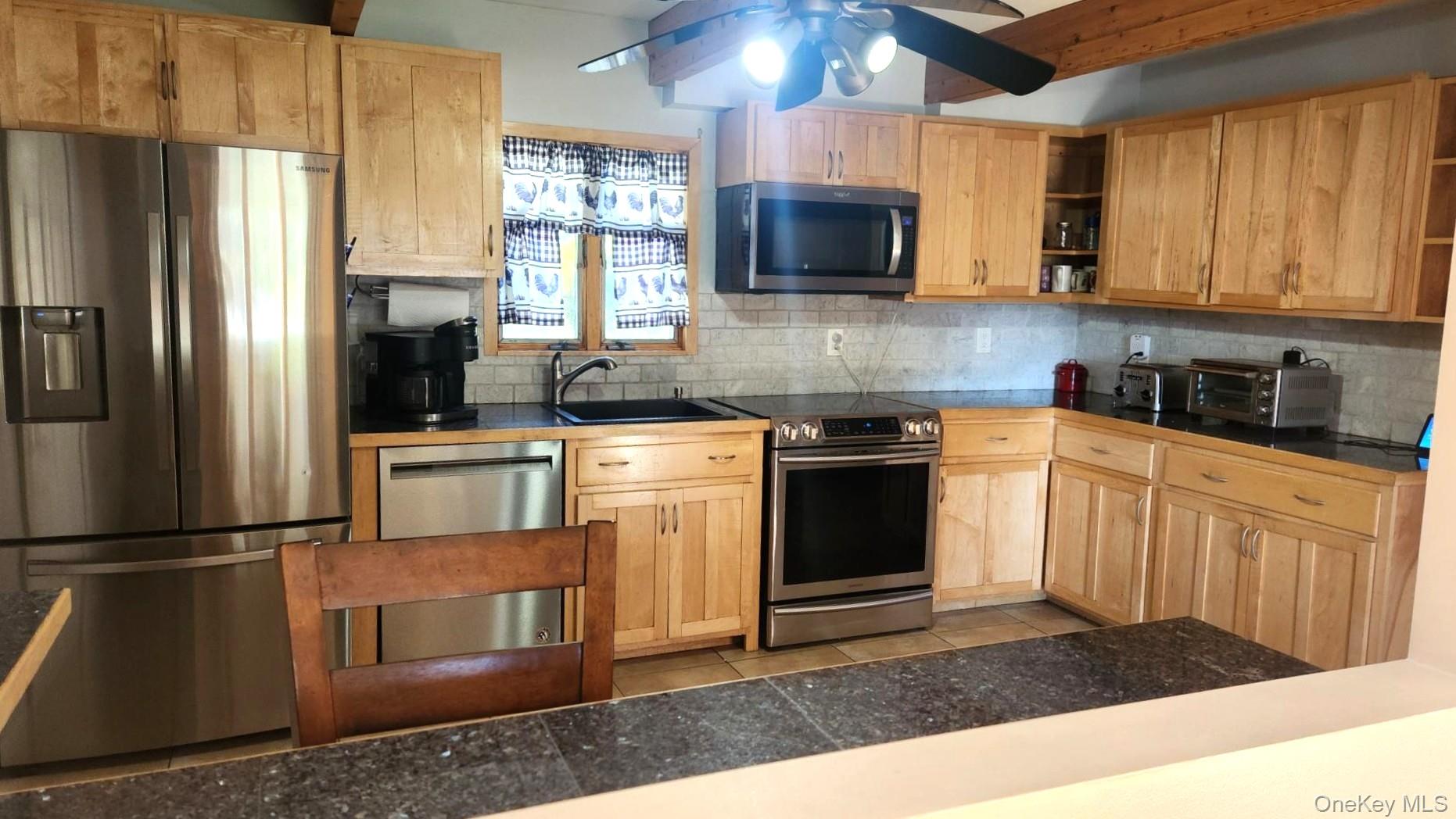 Ronkonkoma, New York, 11779, United States, 4 Bedrooms Bedrooms, ,3 BathroomsBathrooms,Residential,For Sale,1987838