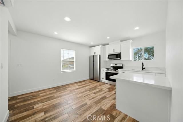 Los Angeles, California, 90044, United States, ,Residential,For Sale,1984386