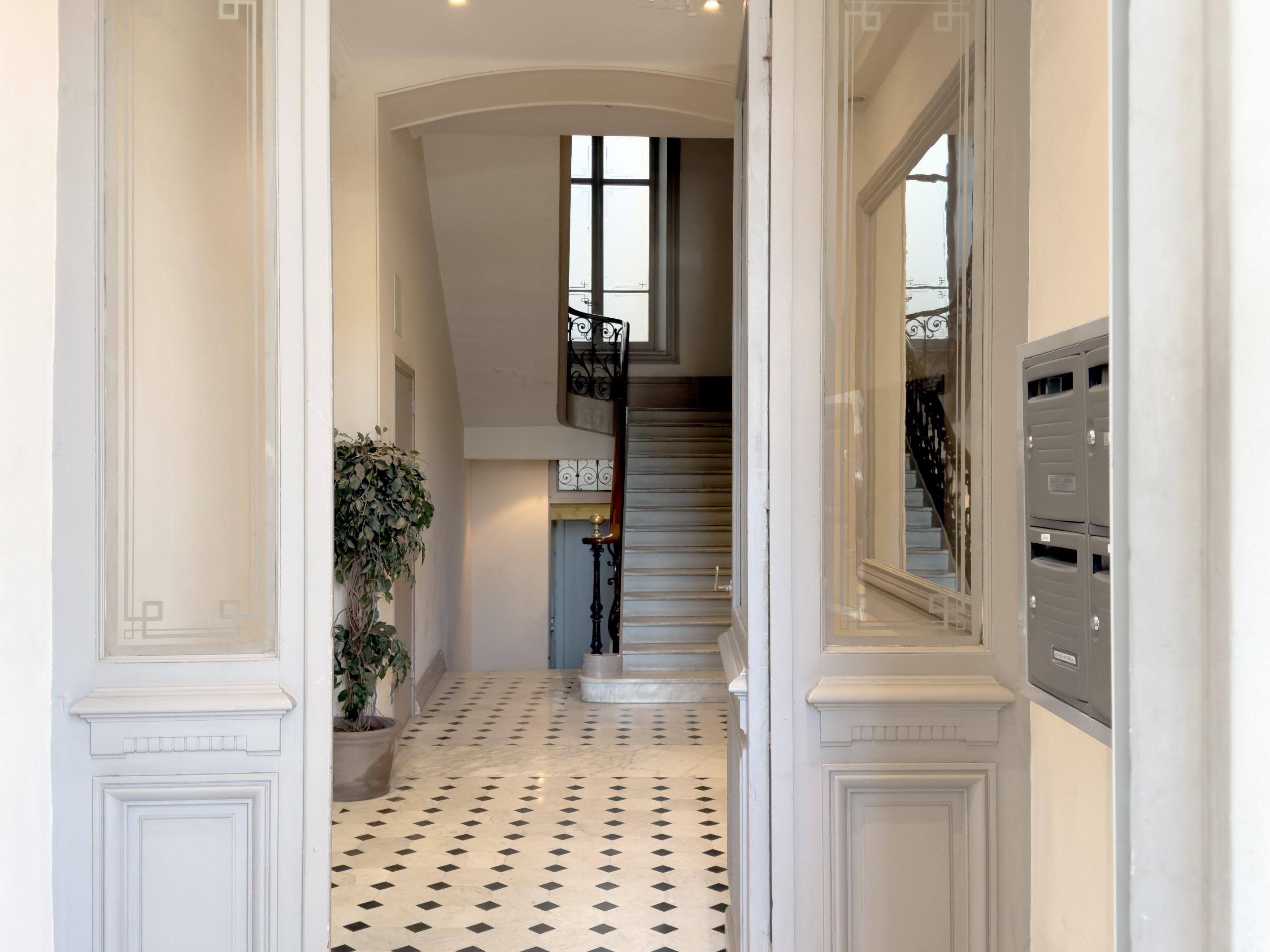  170 m² bourgeois apartment for sale in Cannes city centre - 物件實景