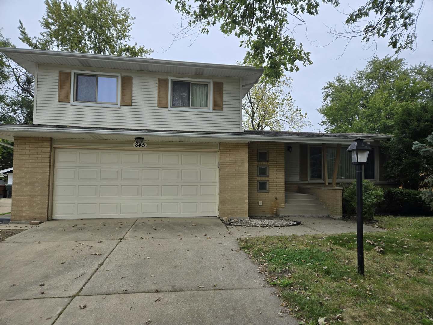 Rainbow Dr, Glenwood, IL 60425