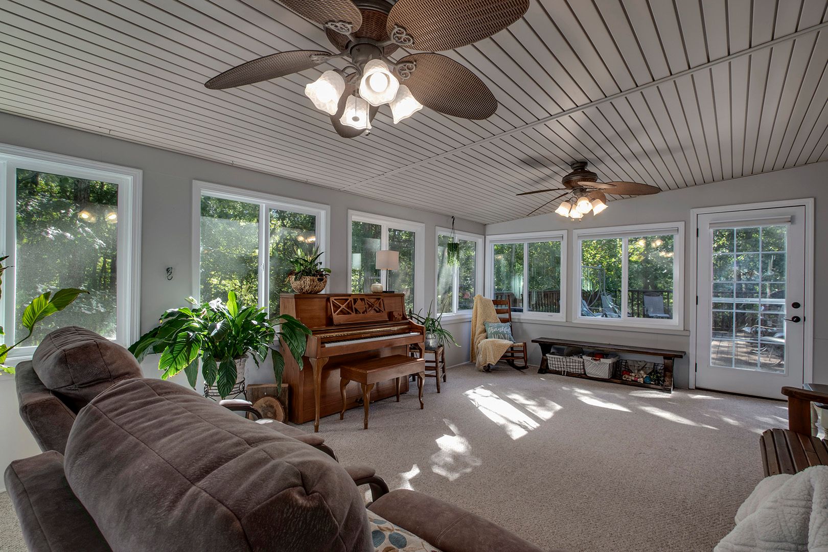 Kingston, Tennessee, 37763, United States, 5 Bedrooms Bedrooms, ,5 BathroomsBathrooms,Residential,For Sale,2011404