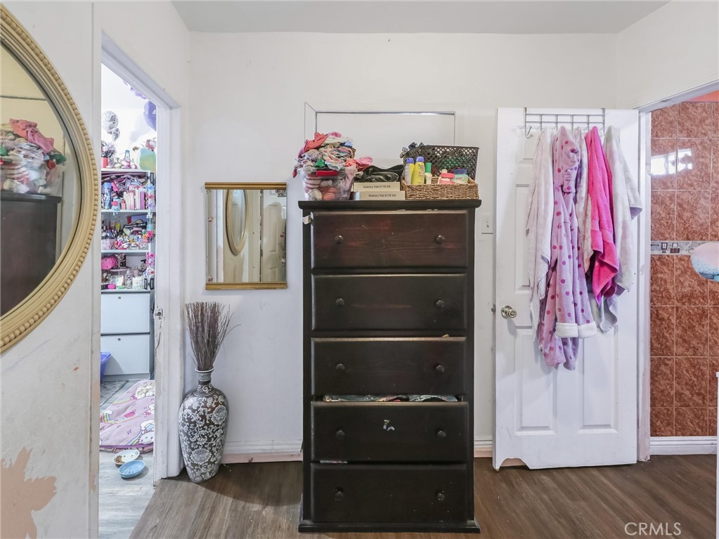 Los Angeles, California, 90003, United States, 5 Bedrooms Bedrooms, ,3 BathroomsBathrooms,Residential,For Sale,1935114