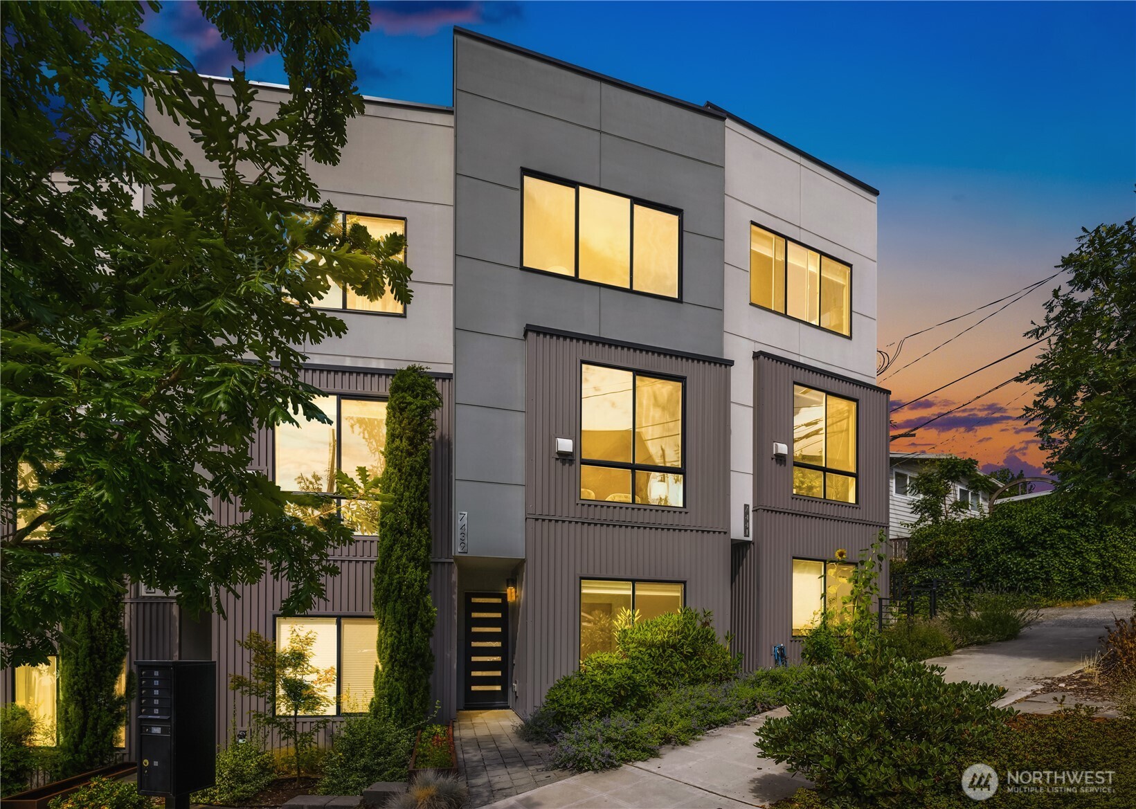 Seattle, Washington, 98115, United States, 3 Bedrooms Bedrooms, ,Residential,For Sale,1926202