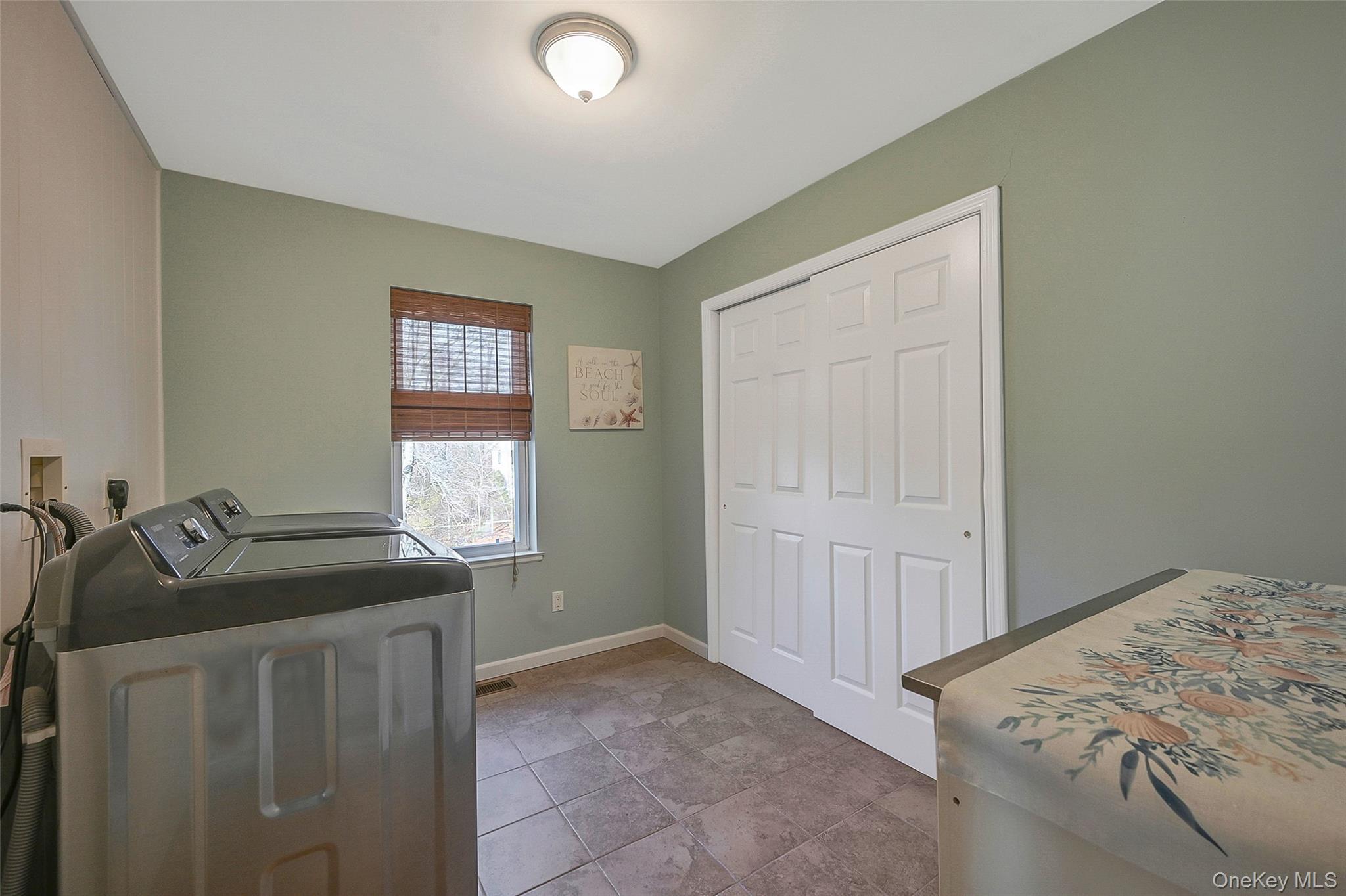 Wading River, New York, 11792, United States, 4 Bedrooms Bedrooms, ,3 BathroomsBathrooms,Residential,For Sale,2002958