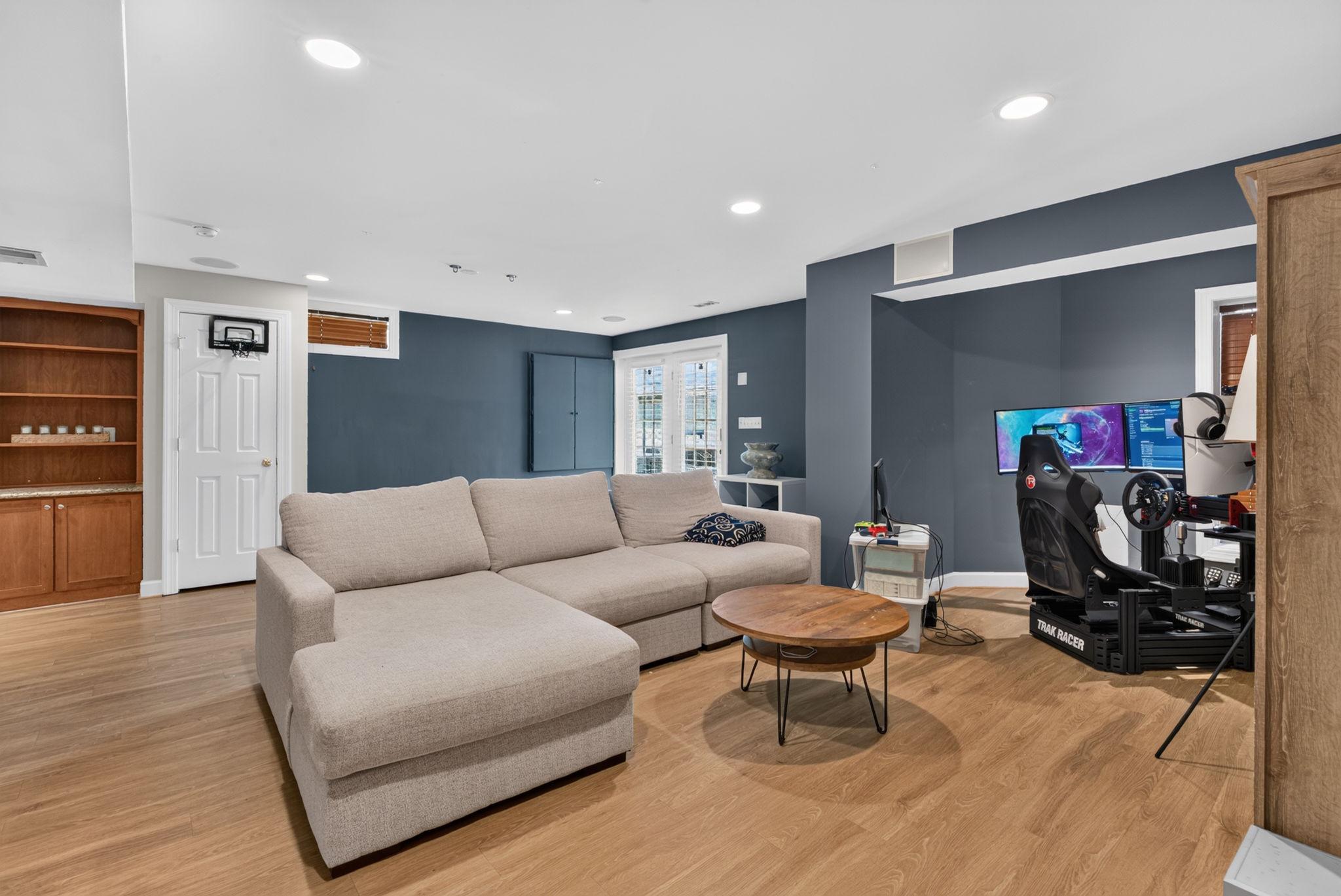  973 Main Street, Gaithersburg, MD, 20878 - 物件實景