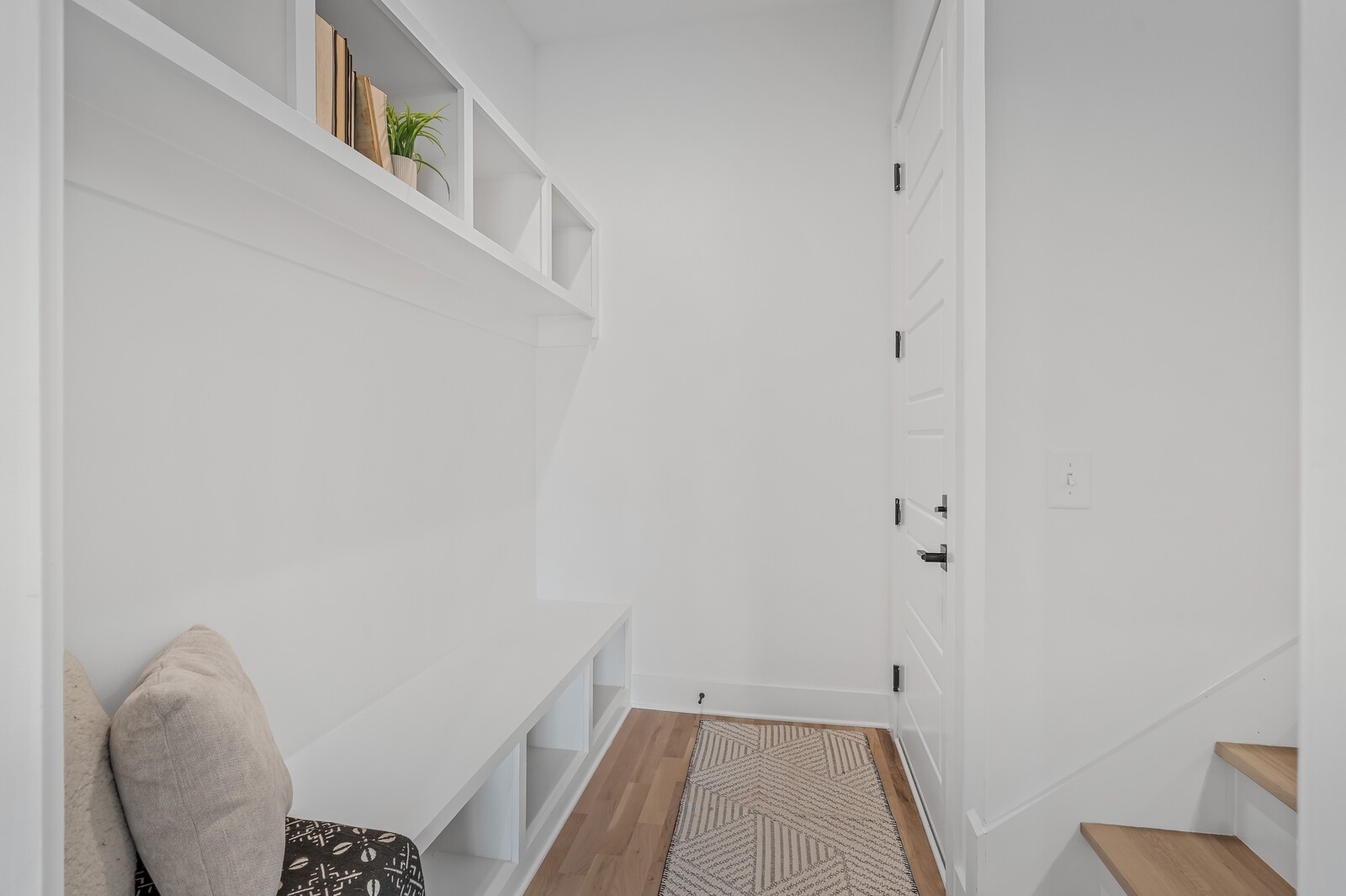 Nashville, Tennessee, 37206, United States, 4 Bedrooms Bedrooms, ,7 BathroomsBathrooms,Residential,For Sale,1989518