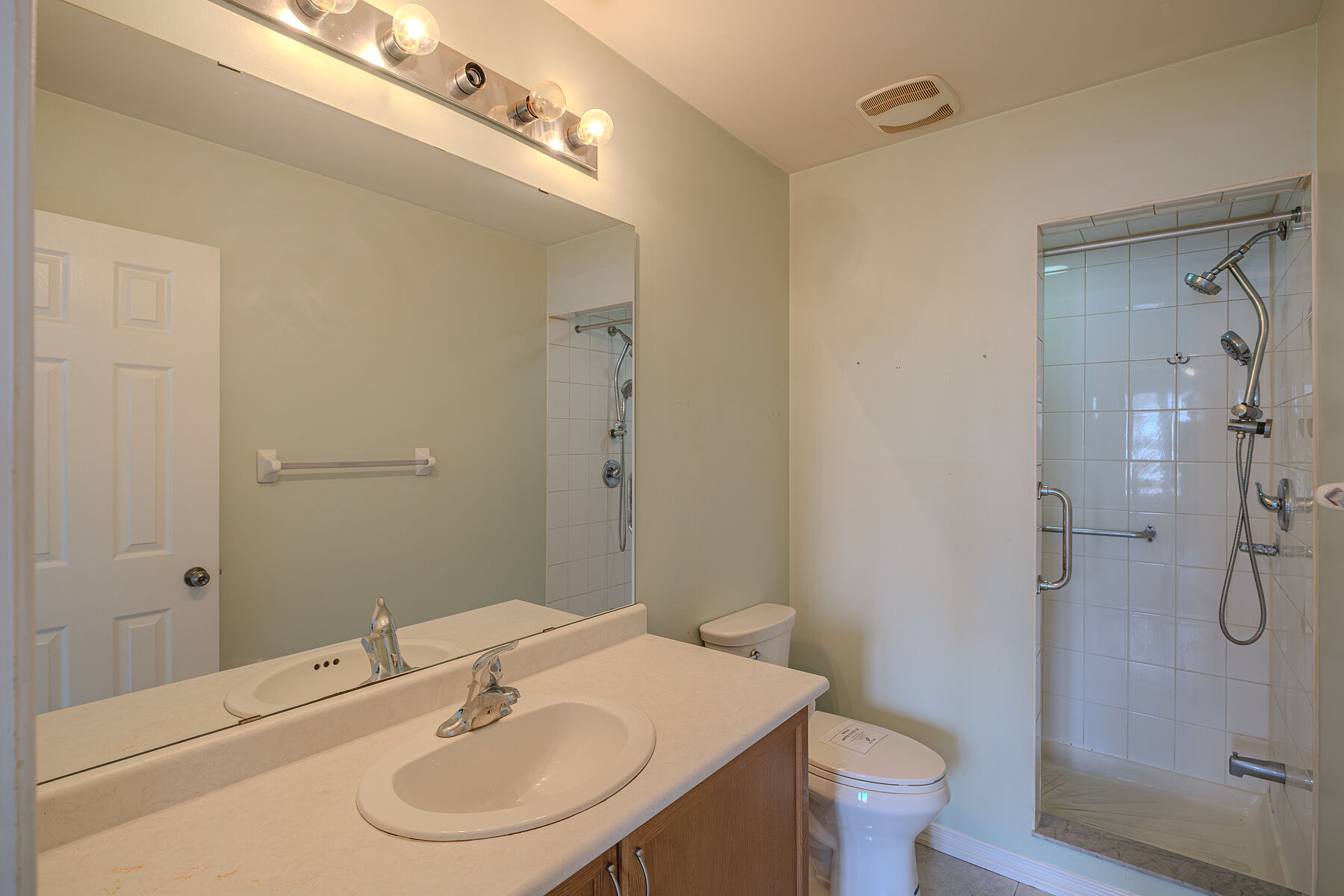  Home in Desirable West Brant - 物件實景