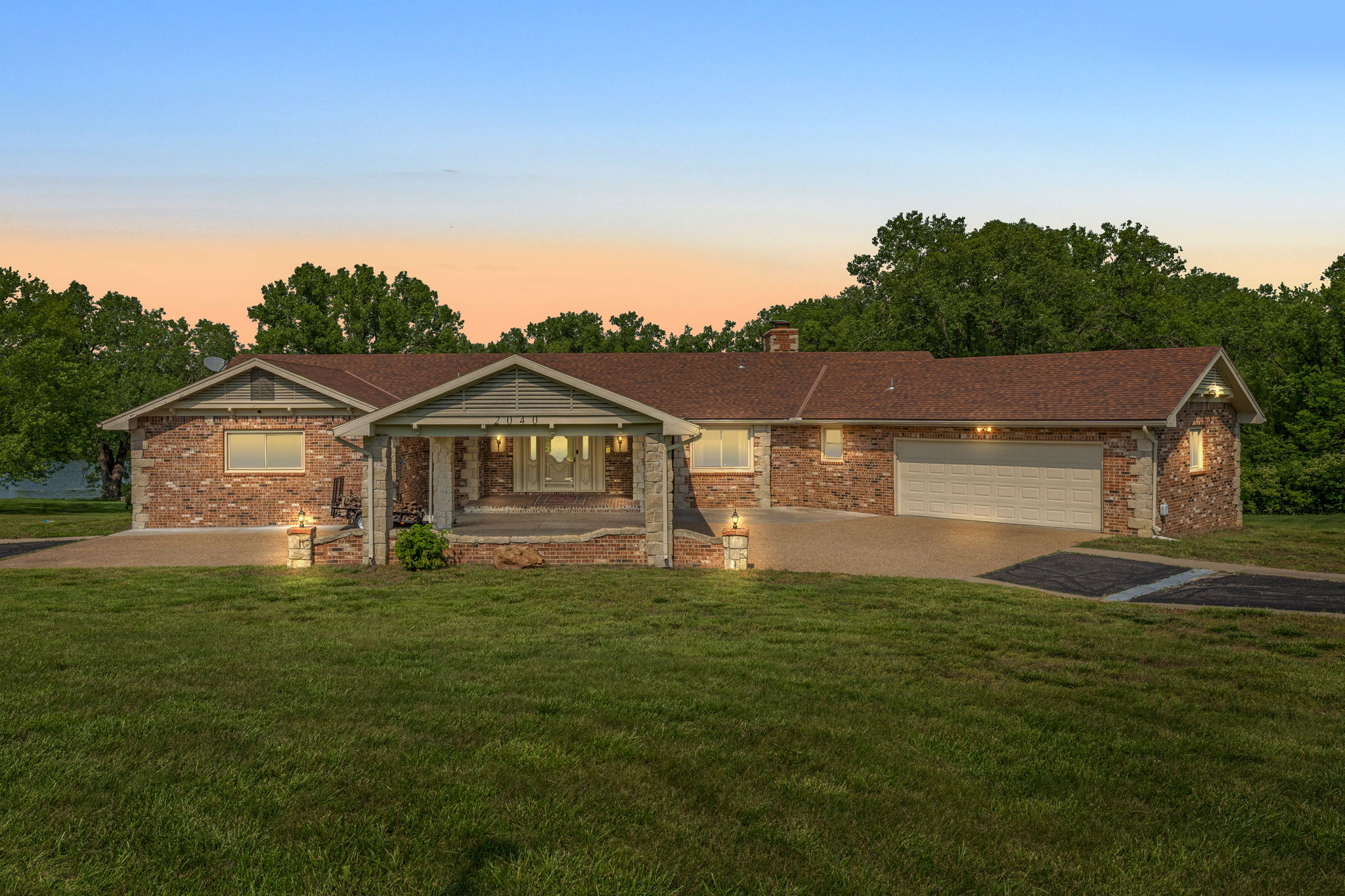 Topeka, Kansas, 66615, United States, 4 Bedrooms Bedrooms, ,8 BathroomsBathrooms,Residential,For Sale,1848877