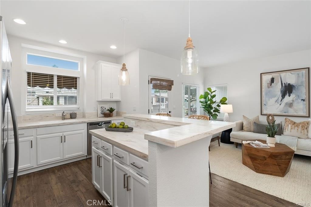 Newport Beach, California, 92660, United States, 2 Bedrooms Bedrooms, ,2 BathroomsBathrooms,Residential,For Sale,1970456