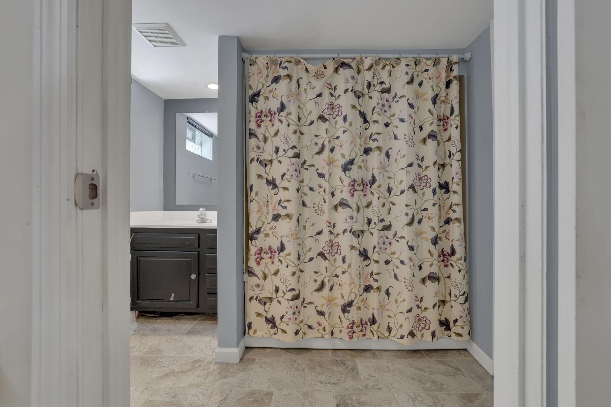 Bexley, Ohio, 43209, United States, 4 Bedrooms Bedrooms, ,3 BathroomsBathrooms,Residential,For Sale,1978539