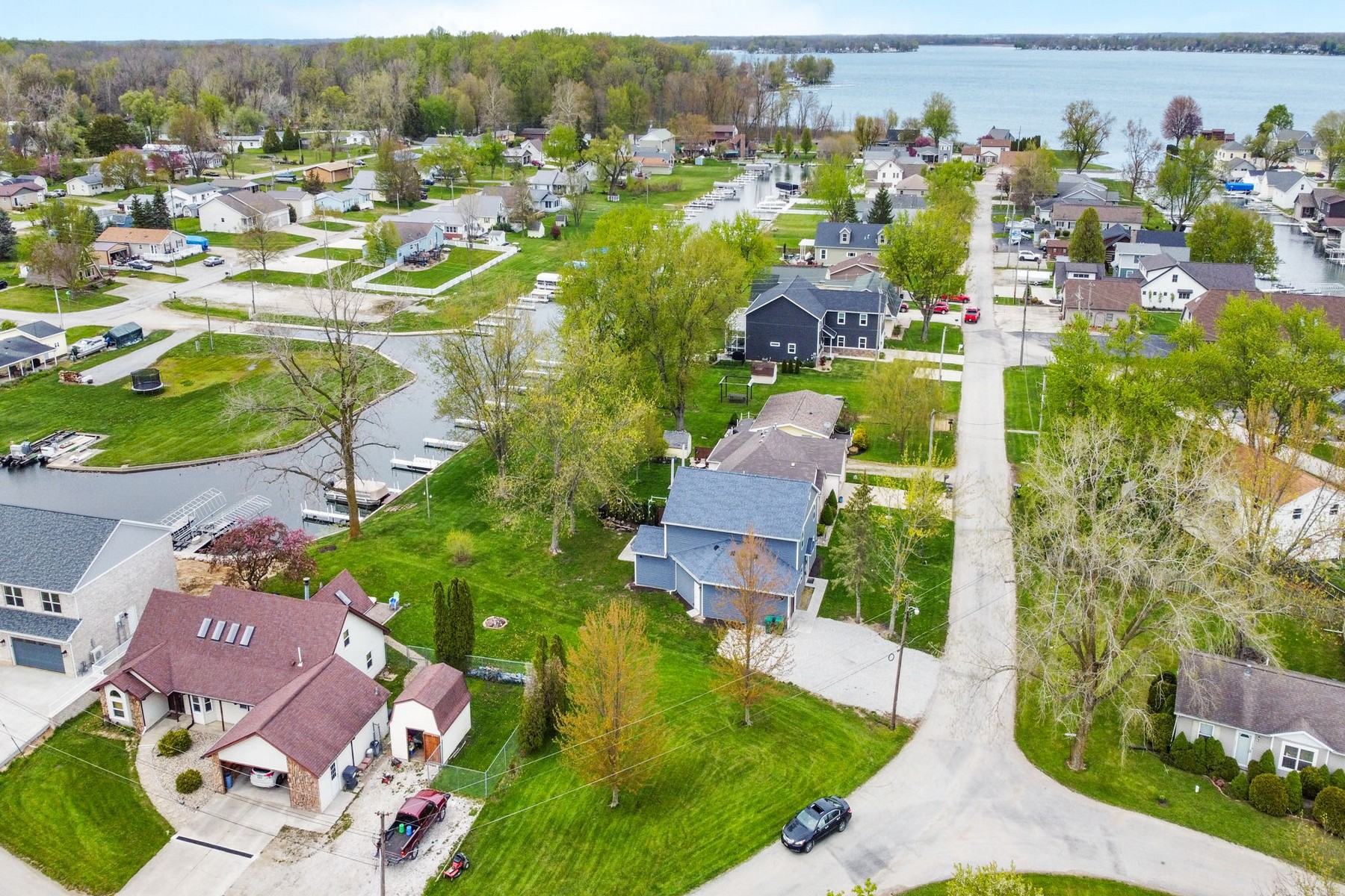  Beautifully Maintained Lake Wawasee Home with Peaceful Water Views - 物件實景