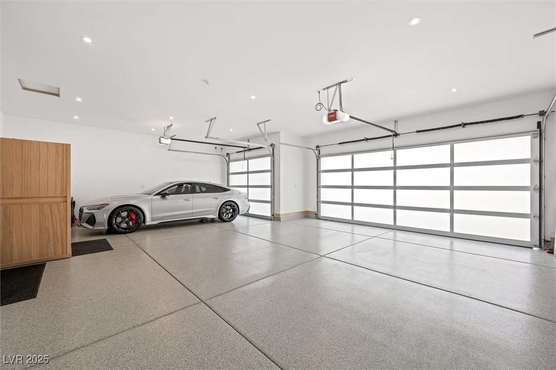 Las Vegas, Nevada, 89135, United States, 3 Bedrooms Bedrooms, ,4 BathroomsBathrooms,Residential,For Sale,1993363