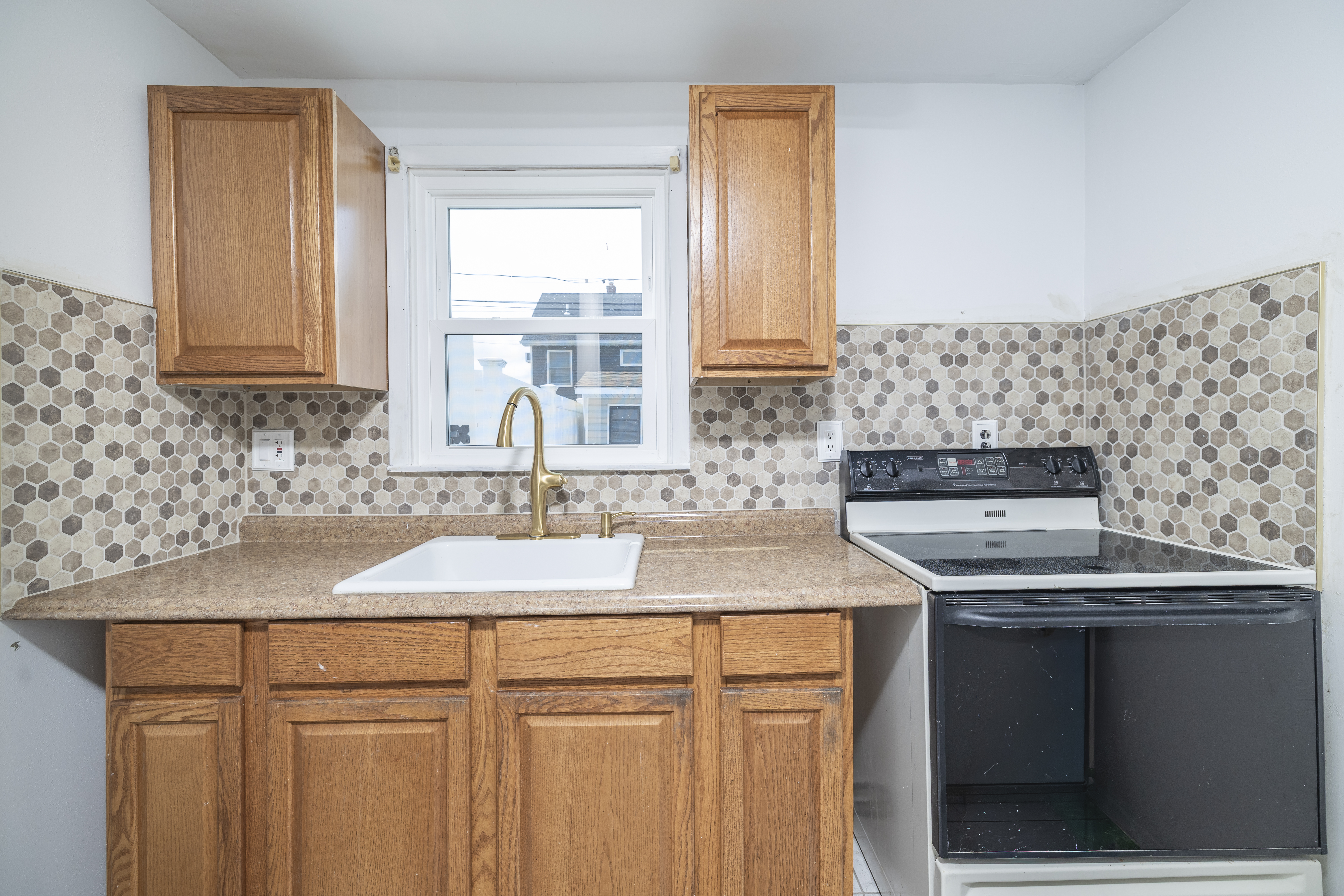  18 Old Farm Road, Levittown, NY, 11756 - 物件實景