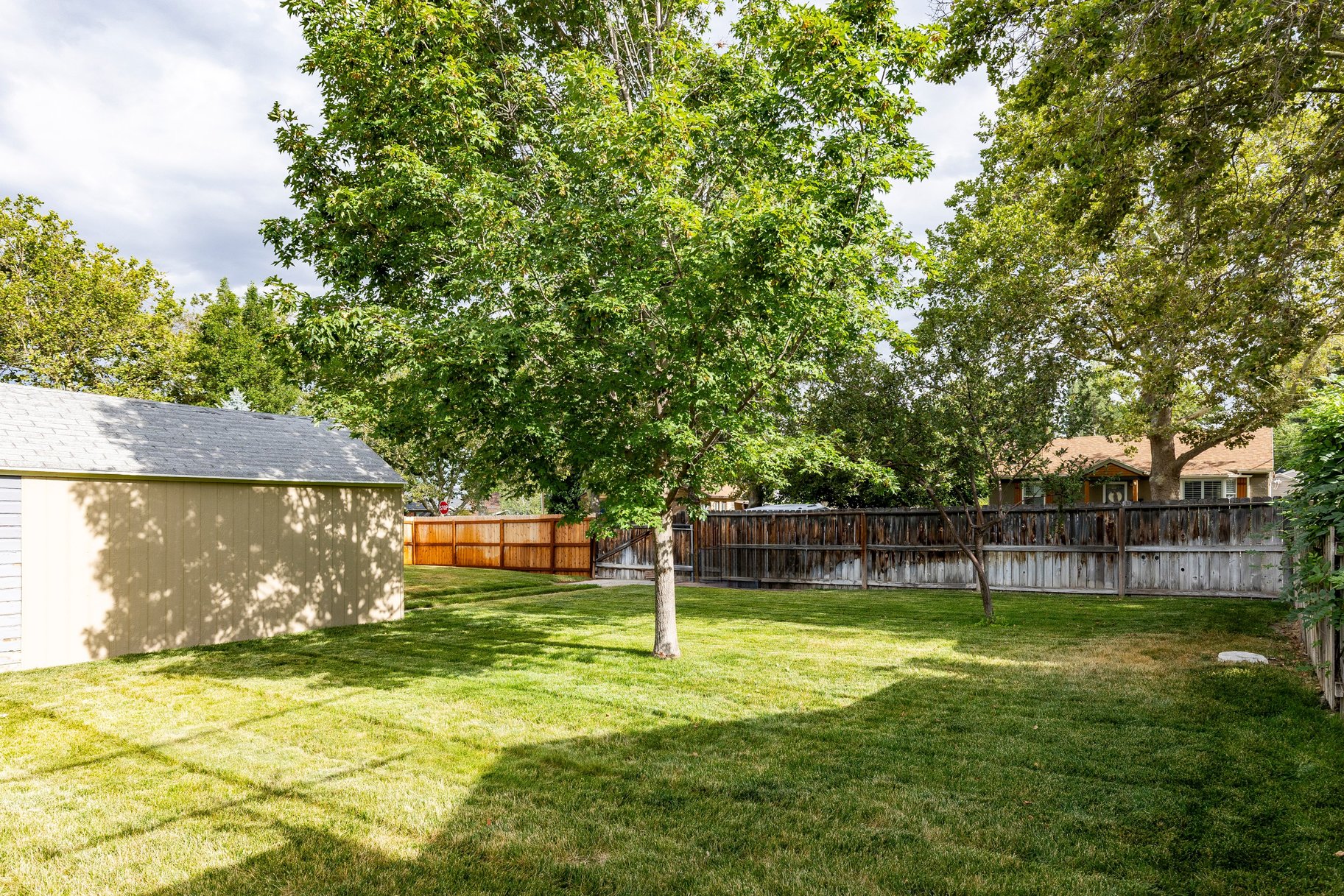  Exceptional Corner Lot in One of Millcreek’s Most Beloved Neighborhoods - 物件實景