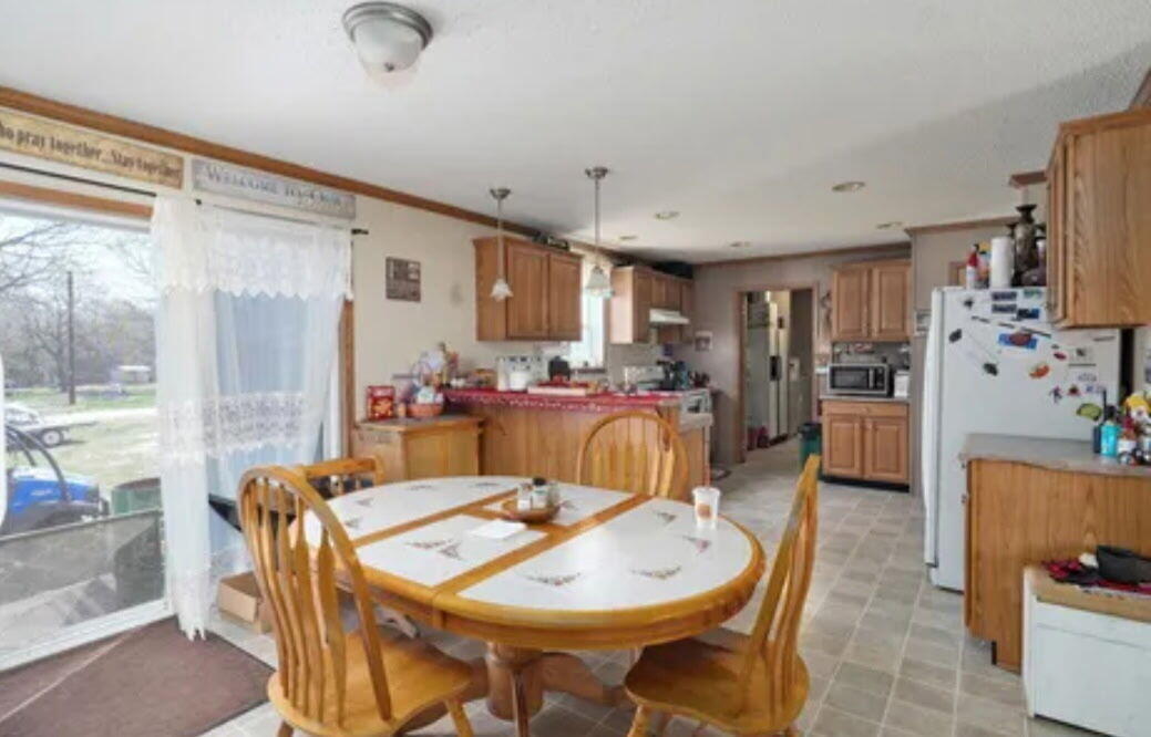 Aurora, Missouri, 65605, United States, 4 Bedrooms Bedrooms, ,2 BathroomsBathrooms,Residential,For Sale,1943592