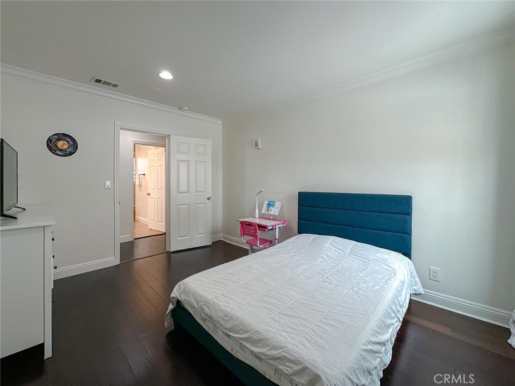 Los Angeles, California, 90043, United States, 3 Bedrooms Bedrooms, ,2 BathroomsBathrooms,Residential,For Sale,1981905