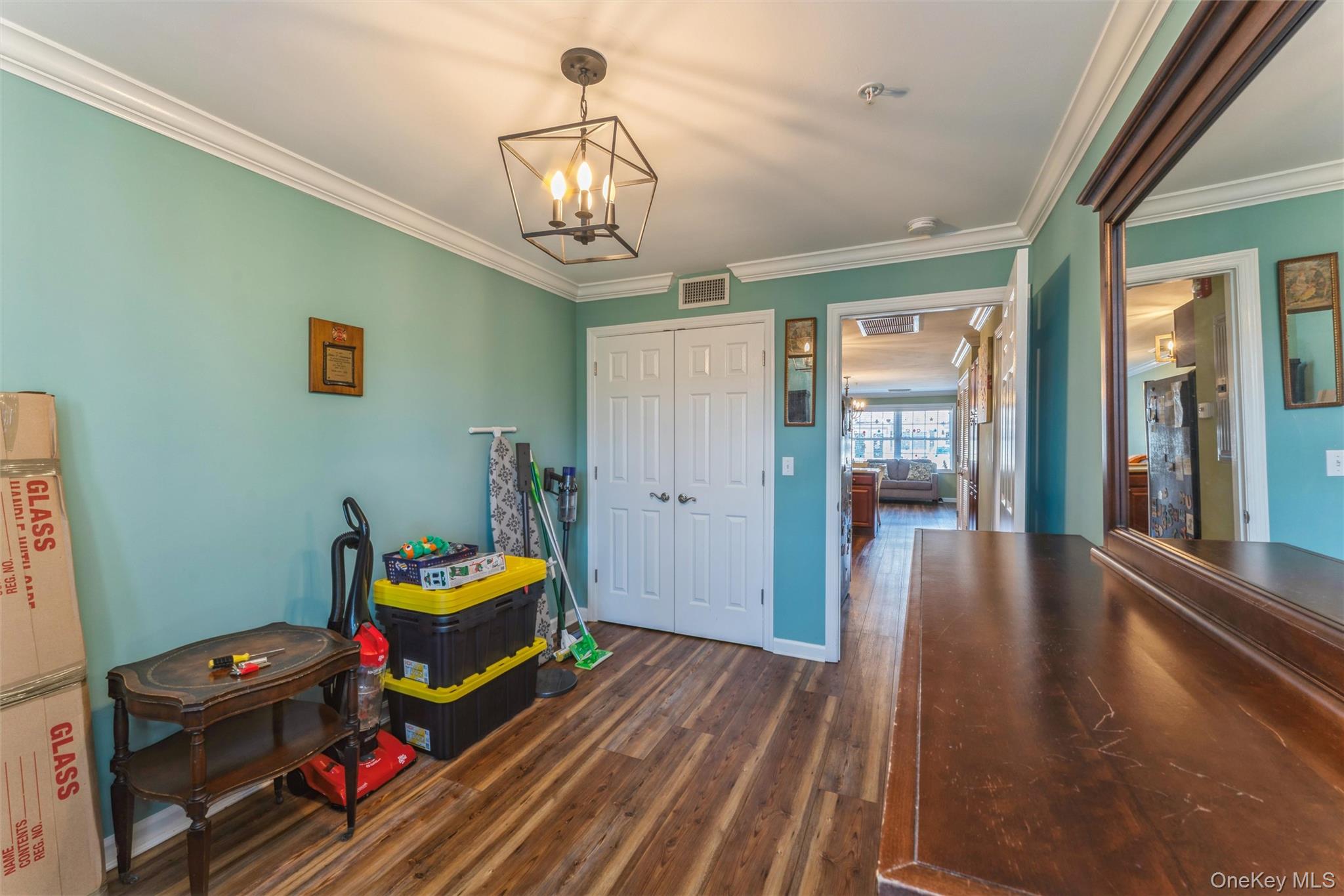 Valley Stream, New York, 11580, United States, 2 Bedrooms Bedrooms, ,2 BathroomsBathrooms,Residential,For Sale,2002901