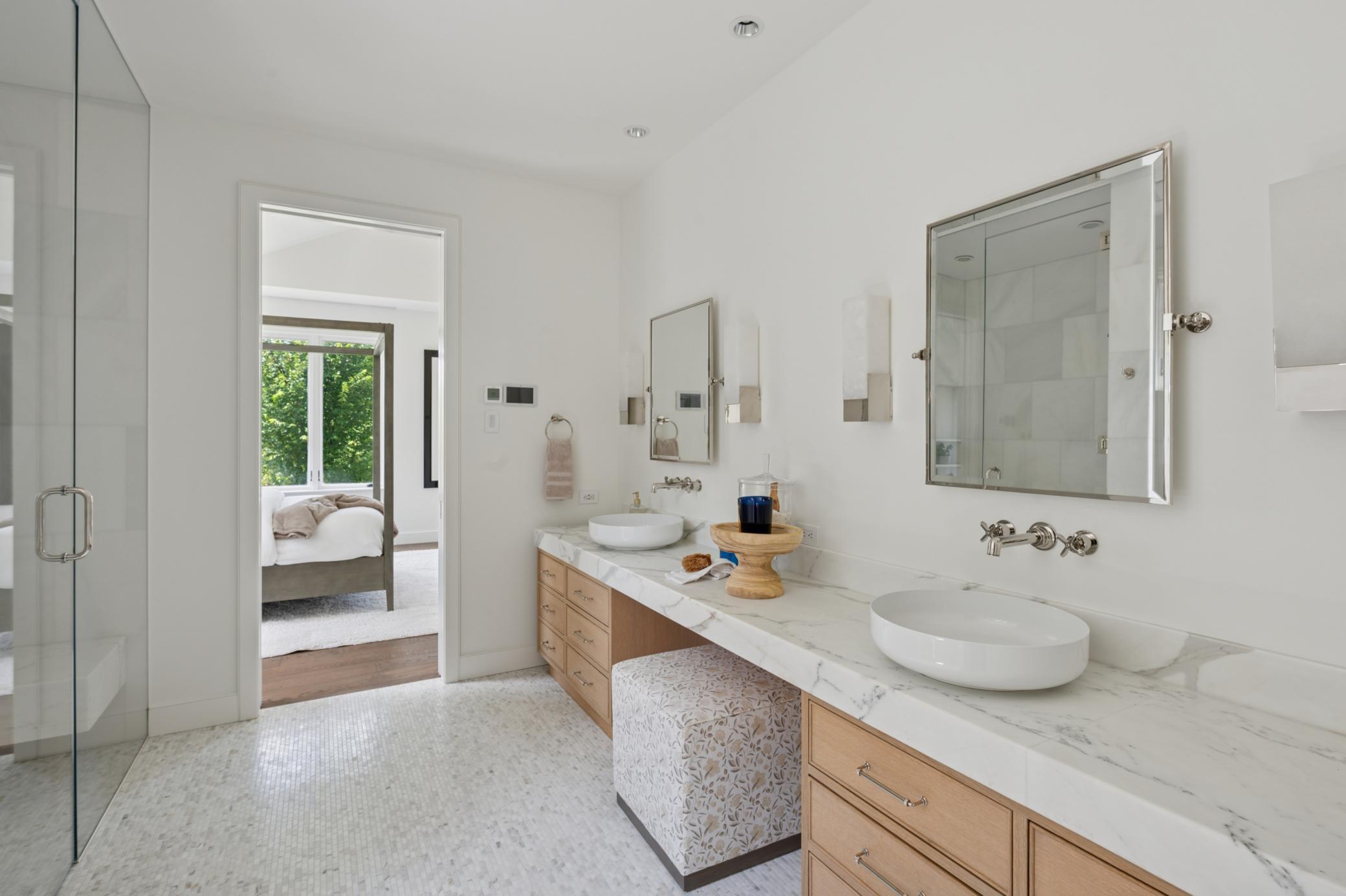 Minneapolis, Minnesota, 55405, United States, 5 Bedrooms Bedrooms, ,1 BathroomBathrooms,Residential,For Sale,1897759