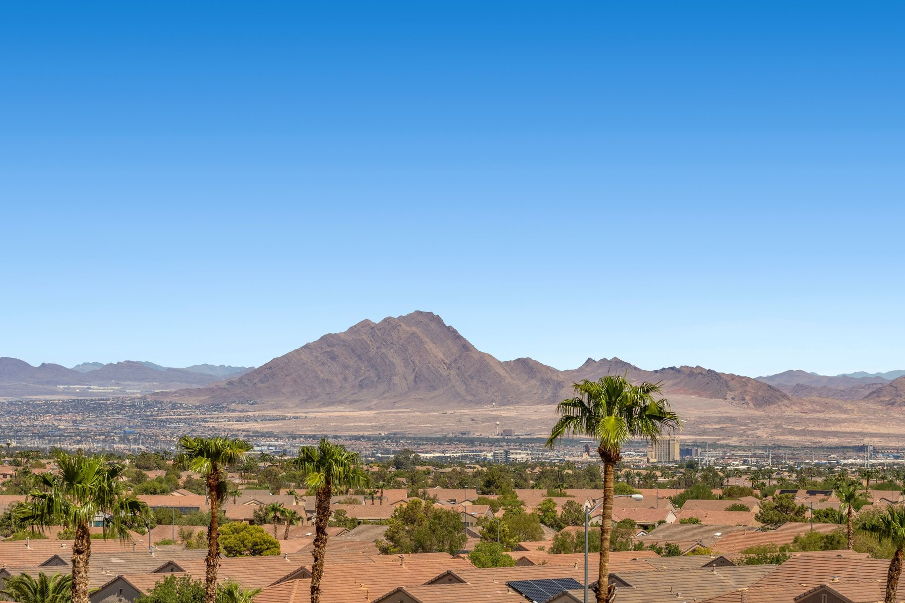 Mountainside Henderson Retreat with Strip Views & Resort-Style Backyard - 物件實景