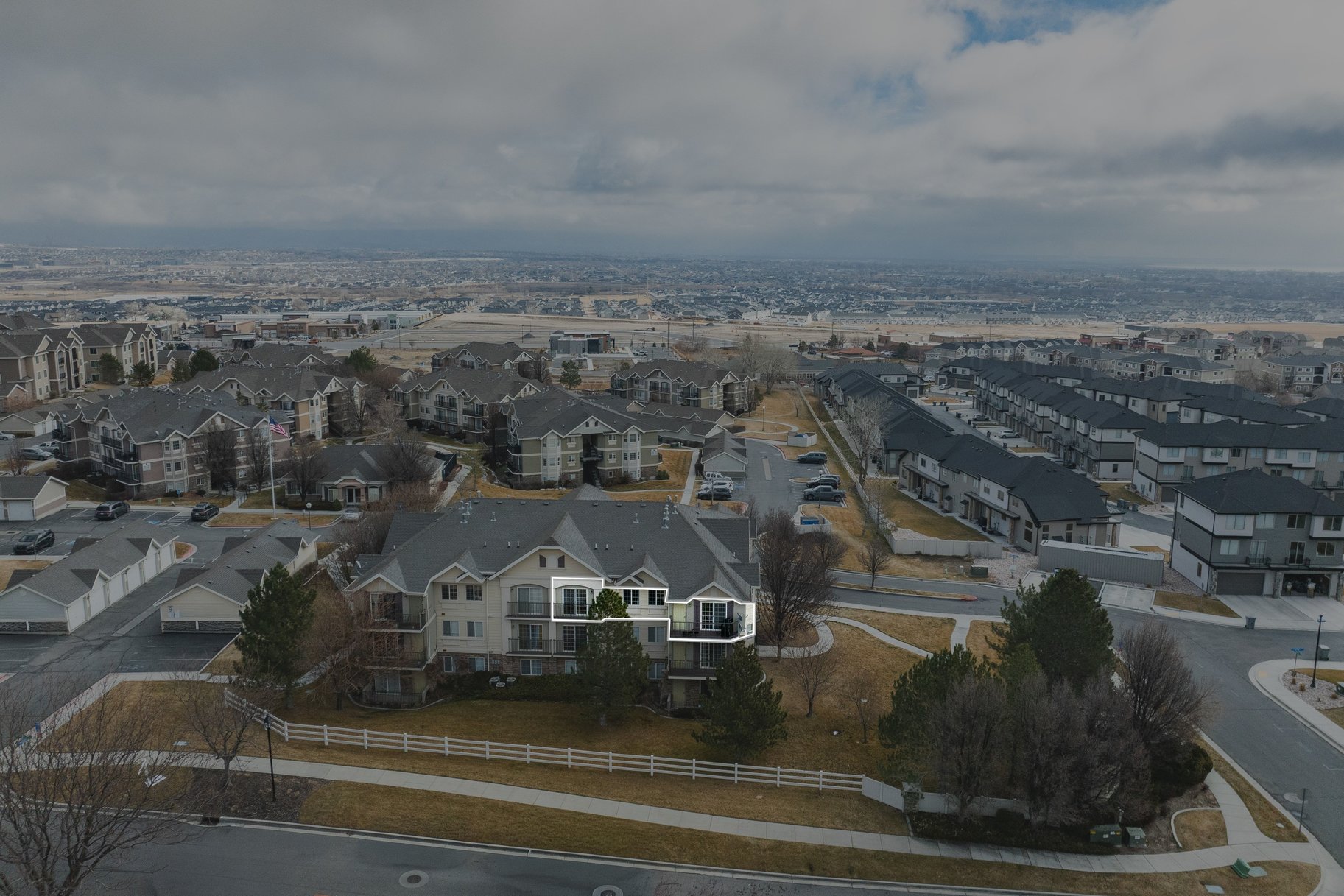  Quiet 3-Bed Condo Near Schools & Parks - 物件實景