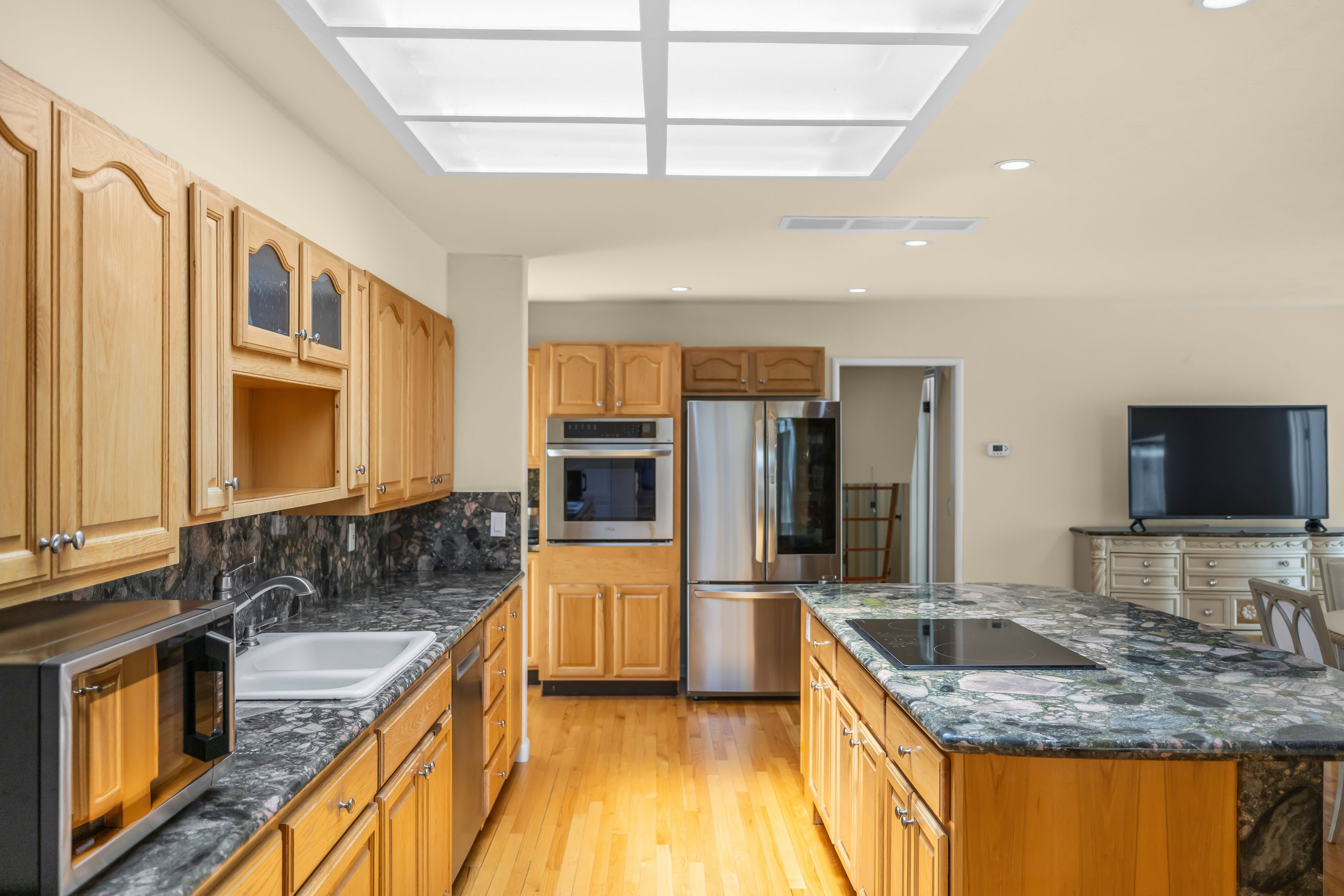  2110 Messina Place, Monterey - 物件實景