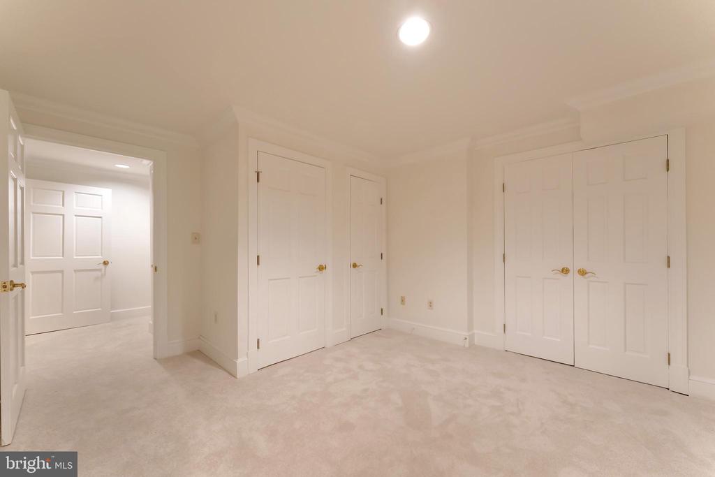 Great Falls, Virginia, 22066, United States, 5 Bedrooms Bedrooms, ,5 BathroomsBathrooms,Residential,For Sale,1900616