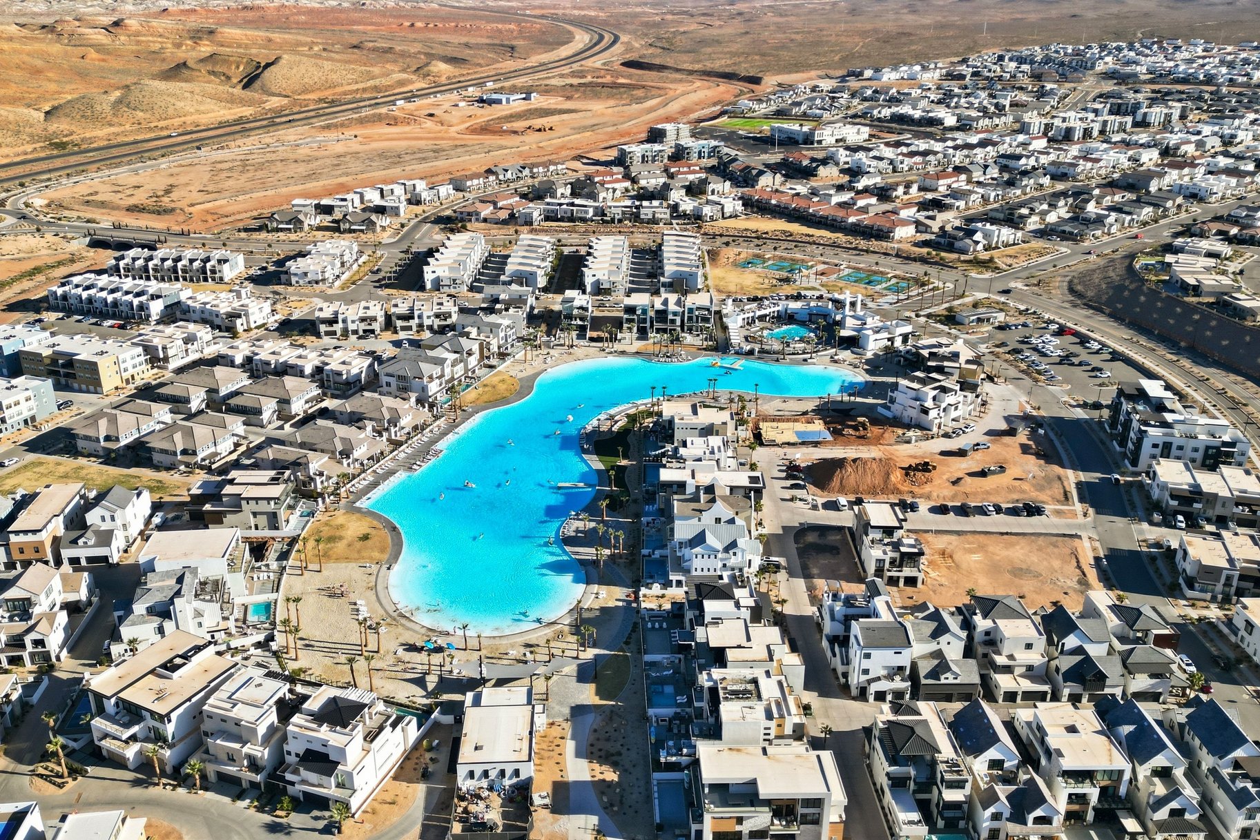  Top-Floor Desert Color Retreat With Lagoon Access & Views - 物件實景