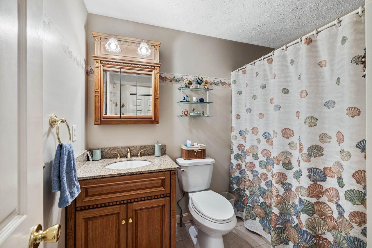 Kennebunk, Maine, 04043, United States, 4 Bedrooms Bedrooms, ,3 BathroomsBathrooms,Residential,For Sale,1989009