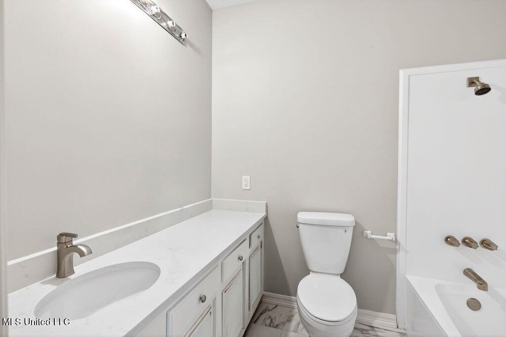 Gulfport, Mississippi, 39503, United States, 5 Bedrooms Bedrooms, ,5 BathroomsBathrooms,Residential,For Sale,2009063