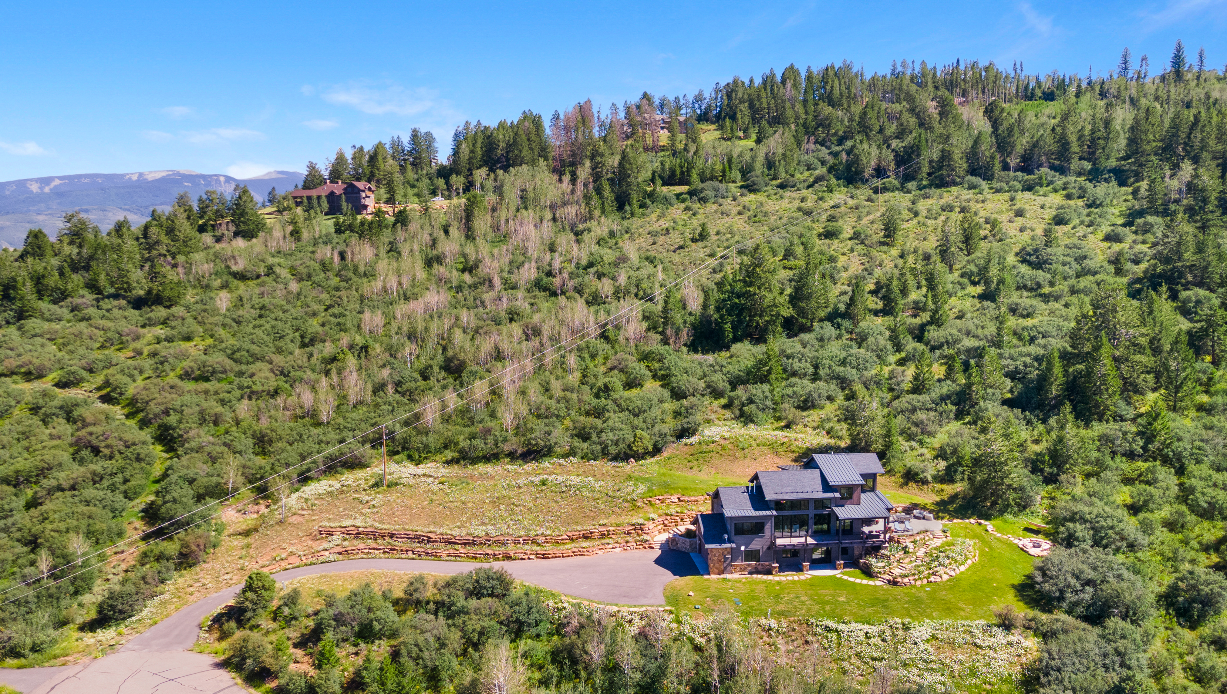  Timeless Mountain Architecture with Refined Craftsmanship - 物件實景