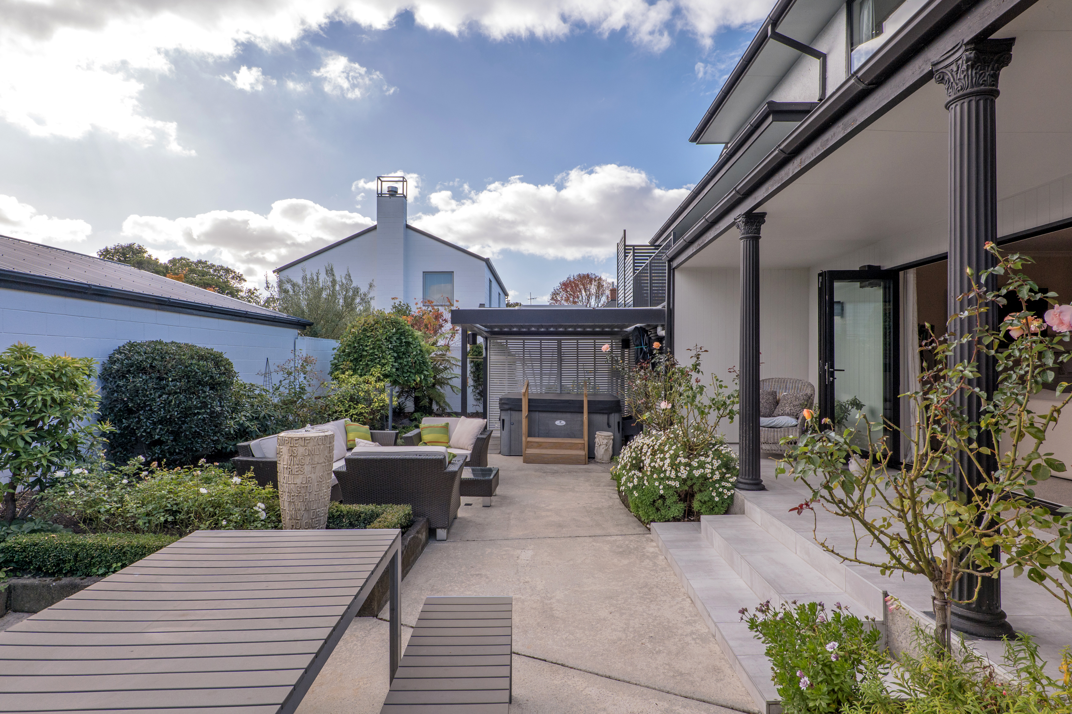  Easy-Care Merivale Living – Sun, Style & Location - 物件實景