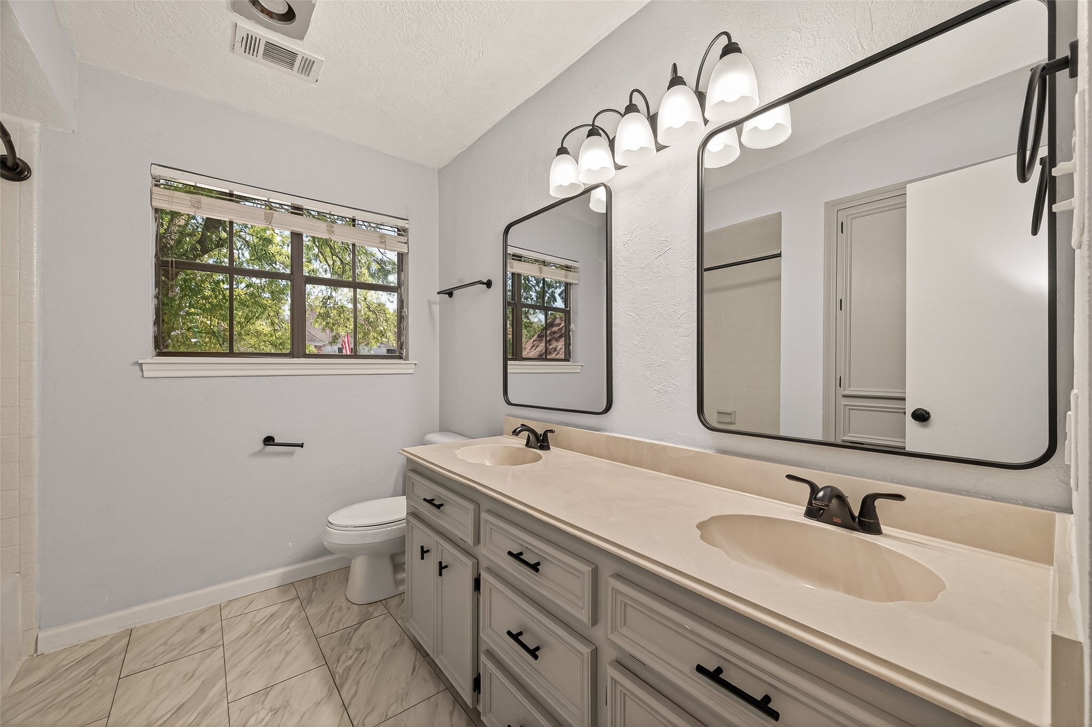  5323 Mulberry Grove Drive - 物件實景