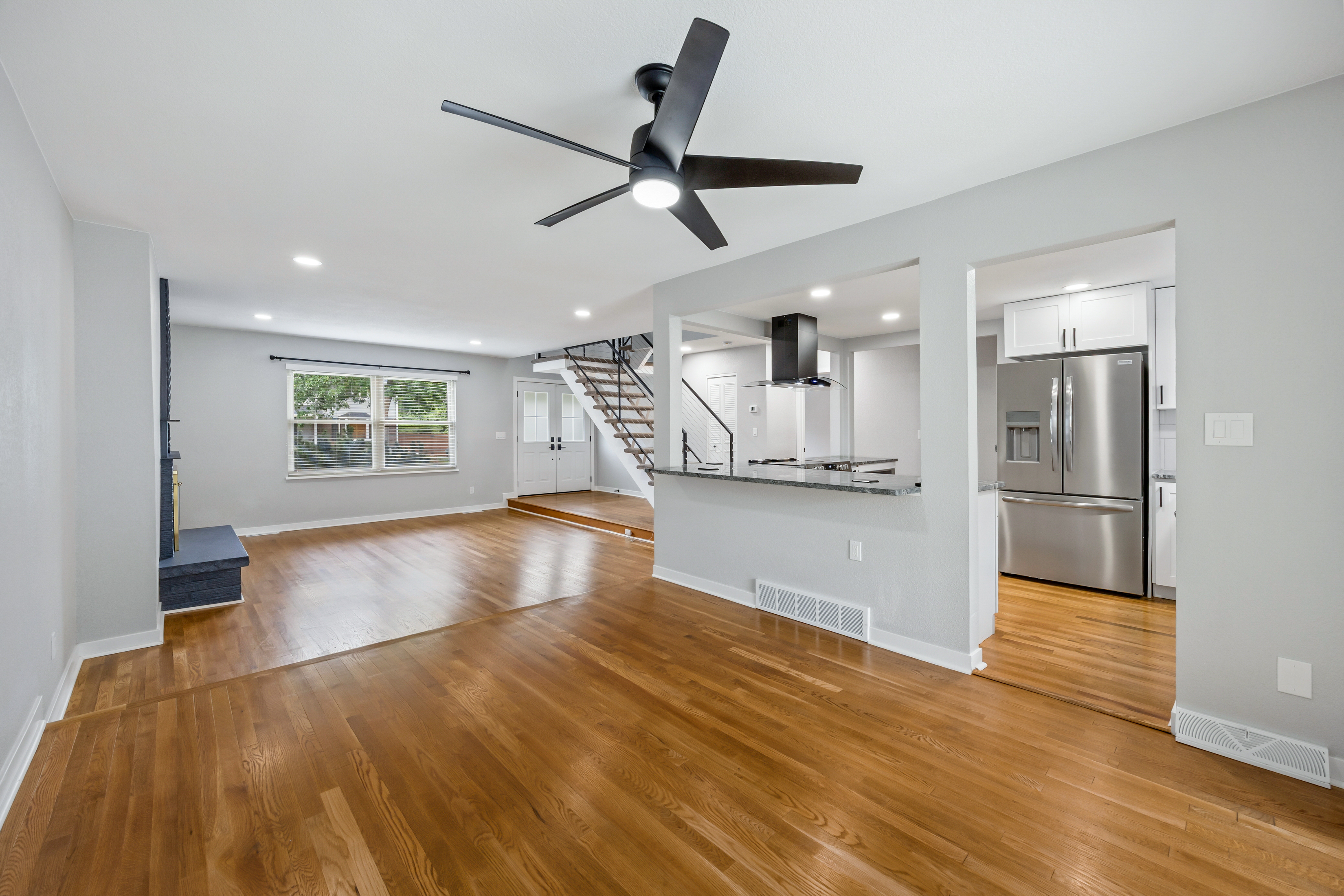  Beautifully renovated home in the desirable Three Fountains community - 物件實景