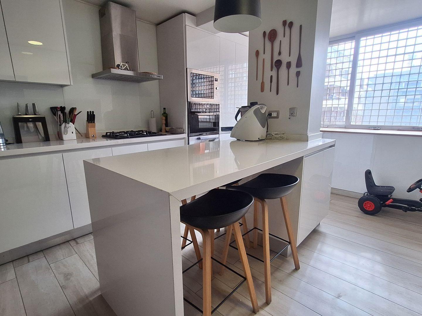 Vitacura, Chile, 3 Bedrooms Bedrooms, ,3 BathroomsBathrooms,Residential,For Sale,1933073