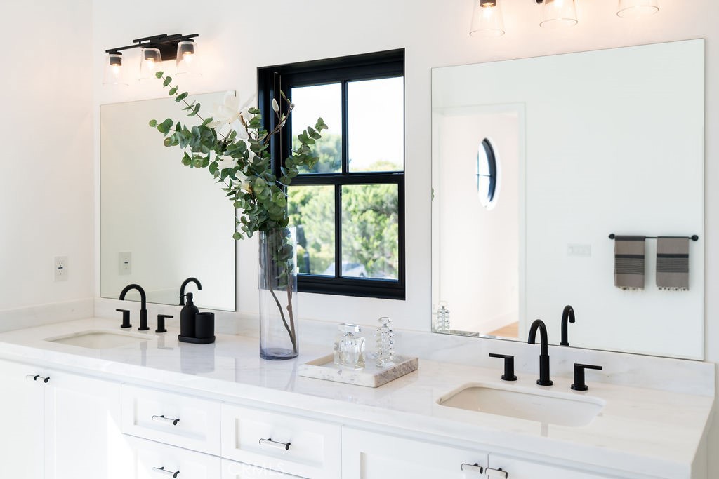 Newport Beach, California, 92663, United States, 4 Bedrooms Bedrooms, ,5 BathroomsBathrooms,Residential,For Sale,1708501