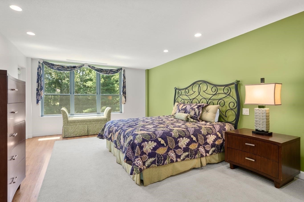 Newton, Massachusetts, 02459, United States, 2 Bedrooms Bedrooms, ,2 BathroomsBathrooms,Residential,For Sale,1890490