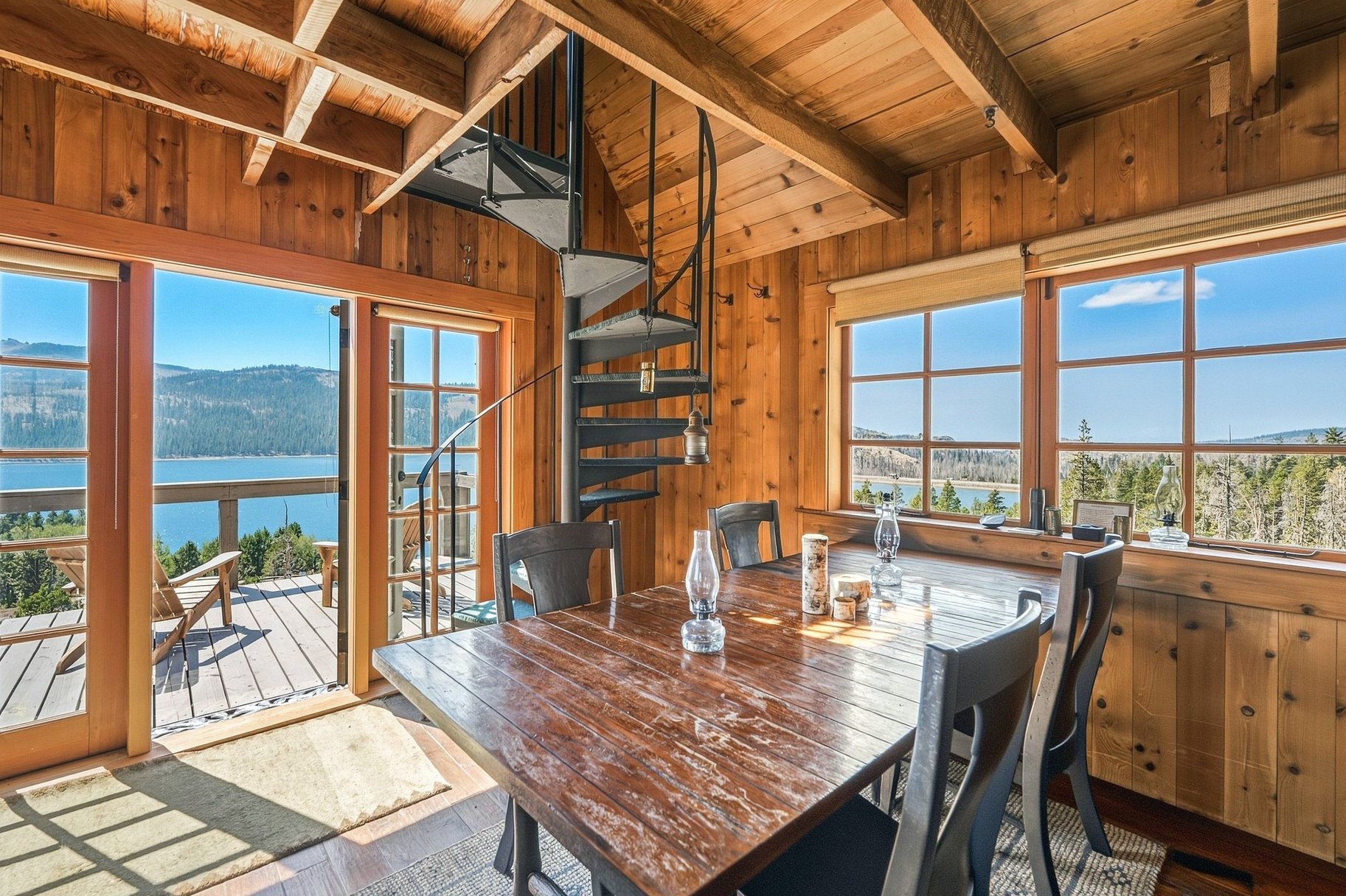  The Juniper Cabin: A Wild Invitation to See the World Differently - 物件實景