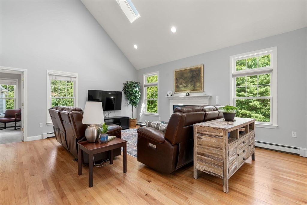 Kingston, Massachusetts, 02364, United States, 2 Bedrooms Bedrooms, ,3 BathroomsBathrooms,Residential,For Sale,1932418