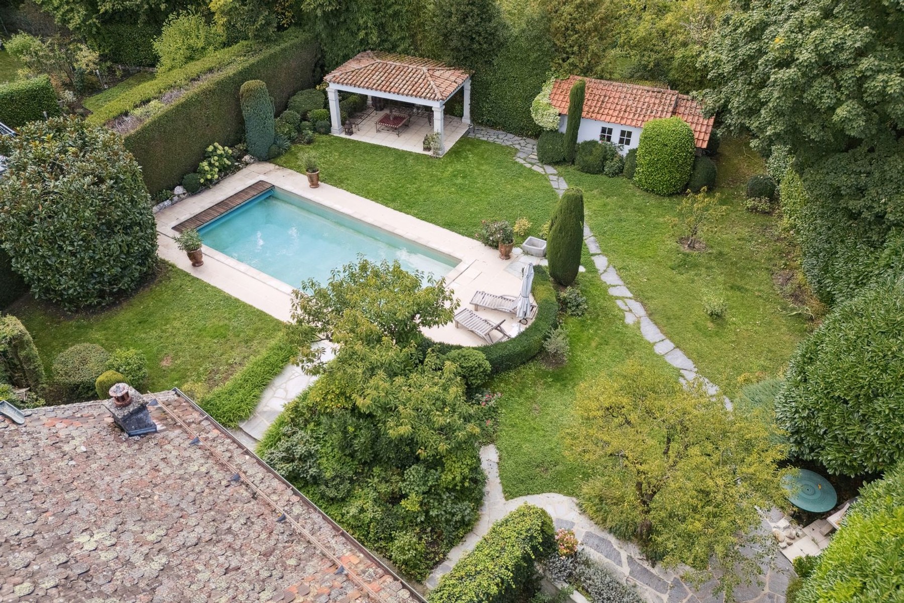  EXCLUSIVE: Rare 18th-Century Village Mansion with a Pool - 物件實景