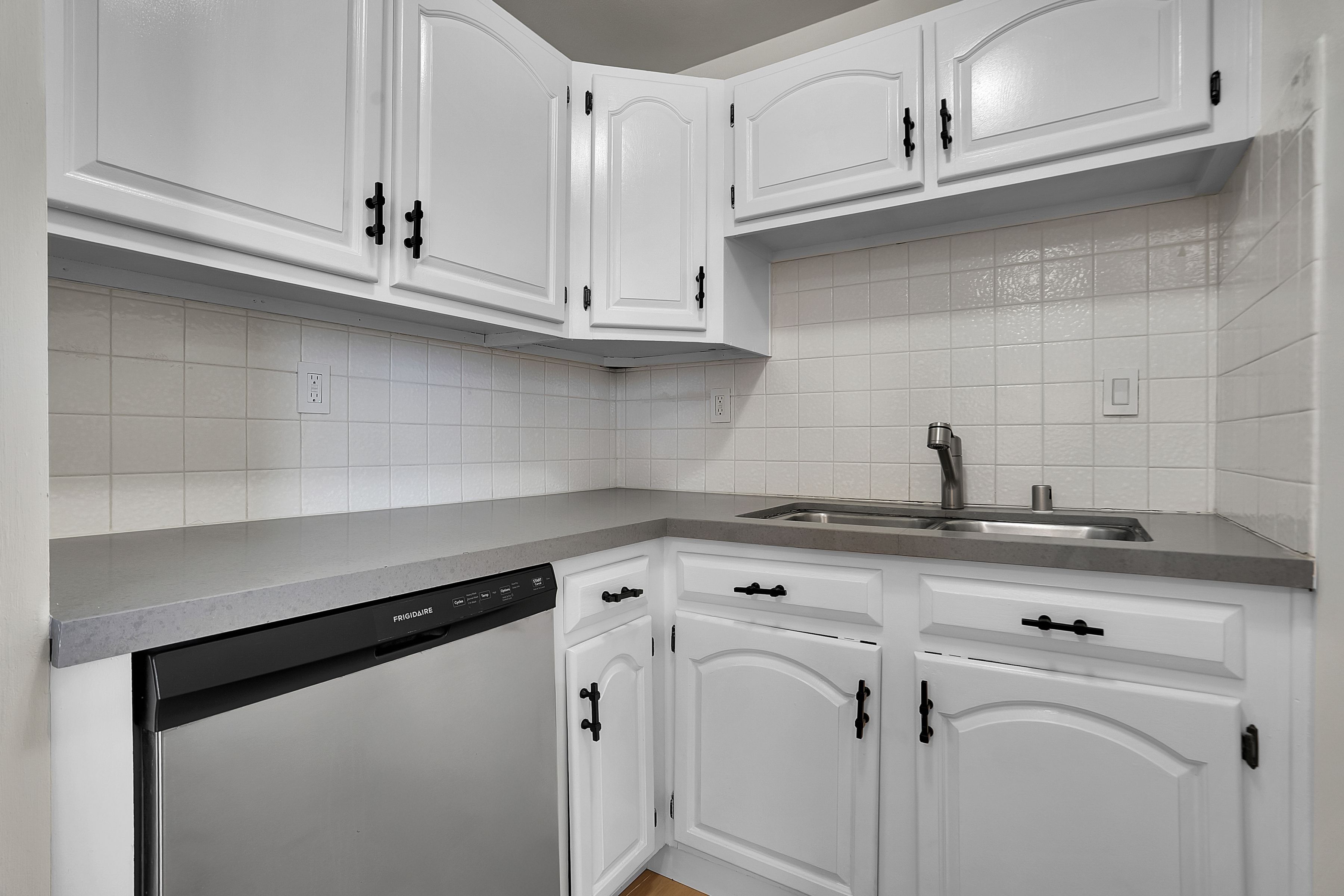  17352 W Sunset Blvd - 物件實景