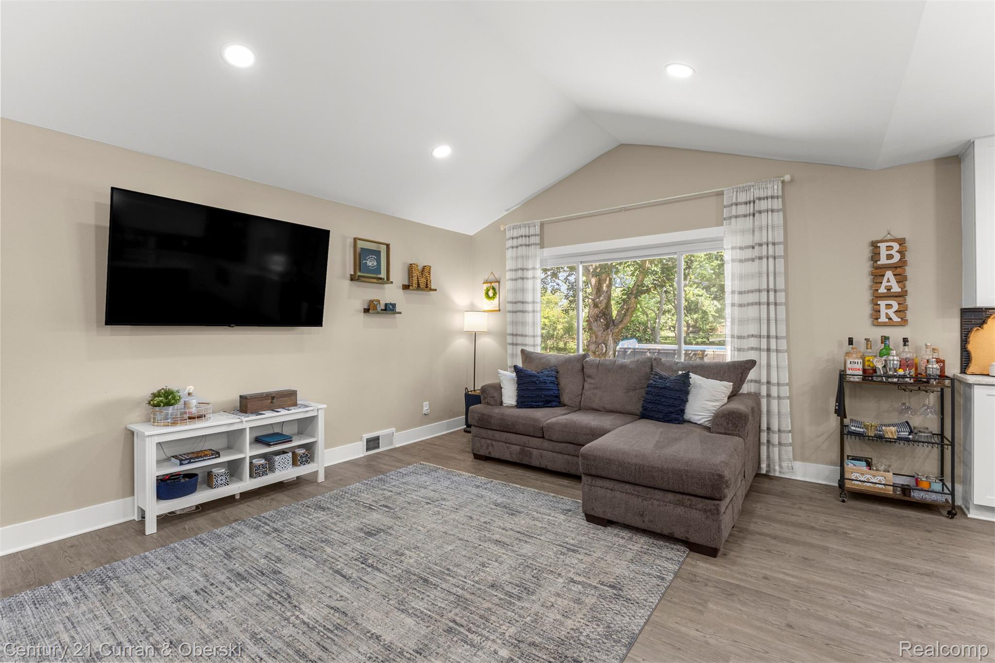 Canton Charter Township, Michigan, 48188, United States, 5 Bedrooms Bedrooms, ,3 BathroomsBathrooms,Residential,For Sale,1904333