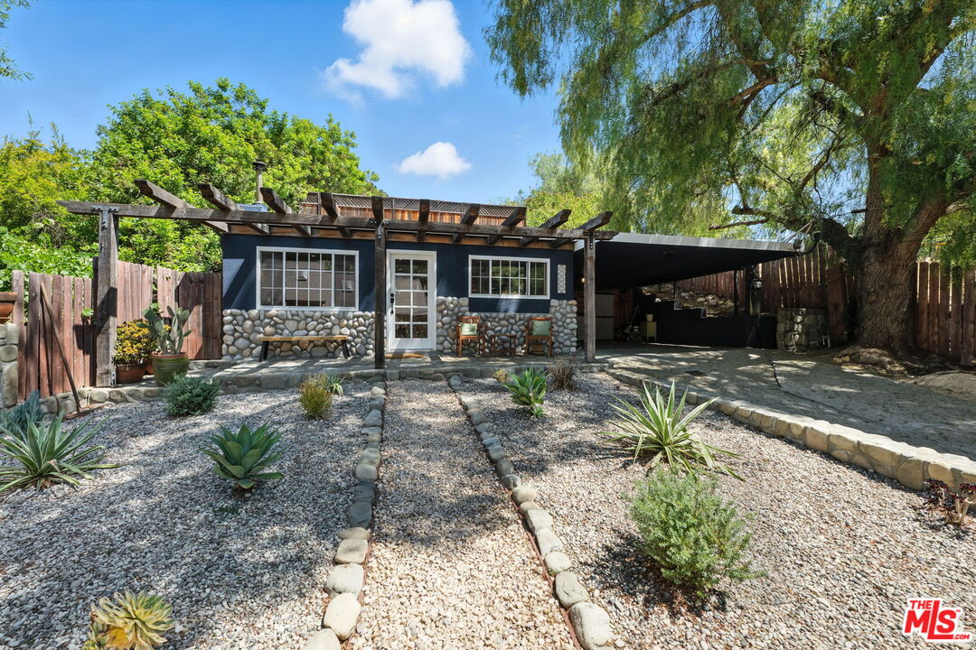 Topanga, California, 90290, United States, 2 Bedrooms Bedrooms, ,1 BathroomBathrooms,Residential,For Sale,1913417