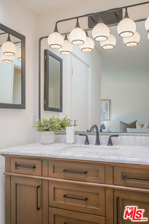Los Angeles, California, 90025, United States, 2 Bedrooms Bedrooms, ,3 BathroomsBathrooms,Residential,For Sale,1940642
